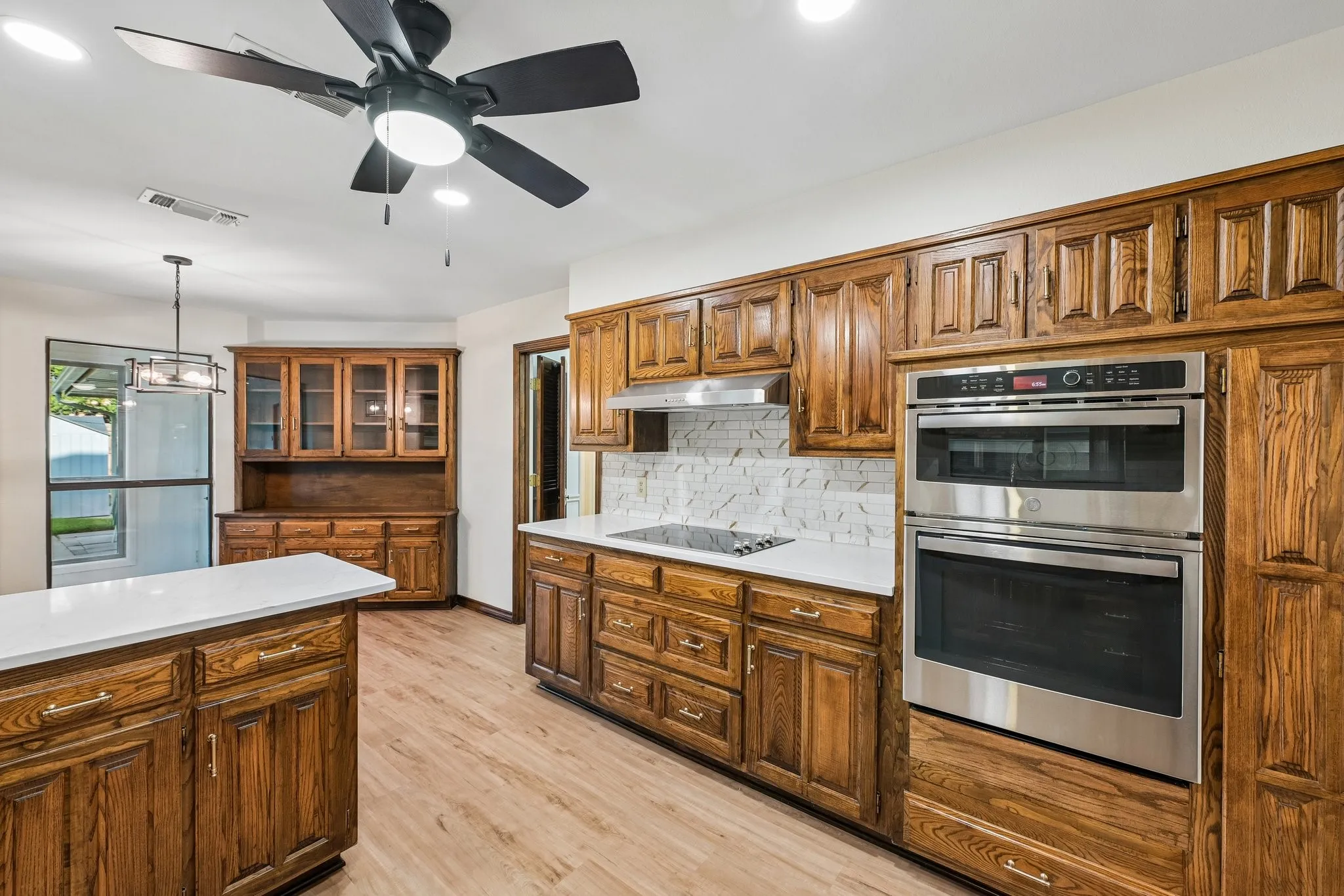 Single Family Residence For Sale in Dallas County , 1412 Wagonwheel Court, Irving, Texas 75061, 3 Bedroom, 3 Bathroom, 2 Garage spaces, 2,662 Sqft, built in 1983, mls#21344119, Real Estate Agent in Irving, Homes For Sale in Dallas county, Homes For Sale in Irving, Realtor in Irving Texas, Real Estate Brokerage Independent Realty Texas, Luminita Cordes Realtor