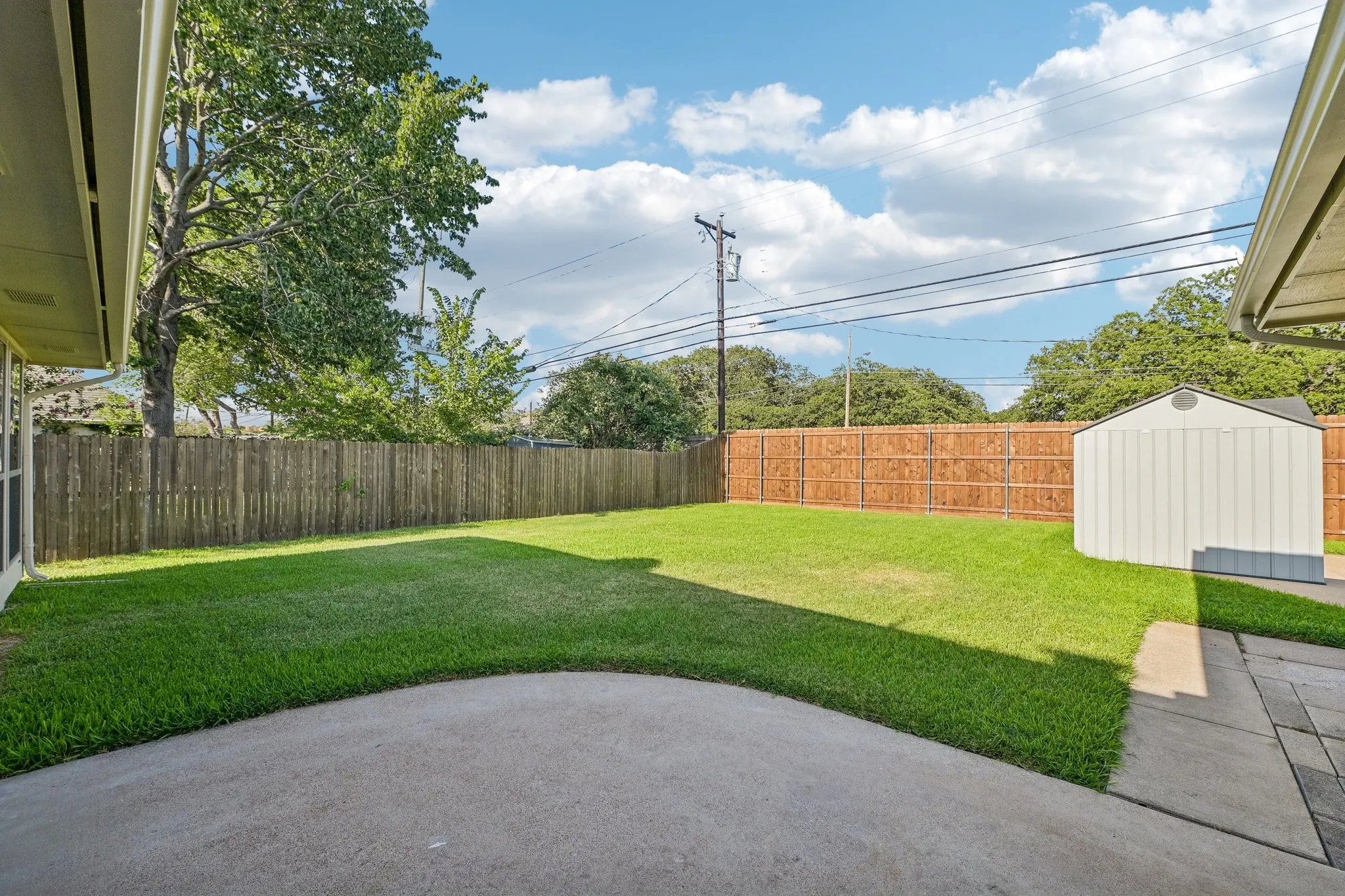 Single Family Residence For Sale in Dallas County , 1412 Wagonwheel Court, Irving, Texas 75061, 3 Bedroom, 3 Bathroom, 2 Garage spaces, 2,662 Sqft, built in 1983, mls#21344119, Real Estate Agent in Irving, Homes For Sale in Dallas county, Homes For Sale in Irving, Realtor in Irving Texas, Real Estate Brokerage Independent Realty Texas, Luminita Cordes Realtor