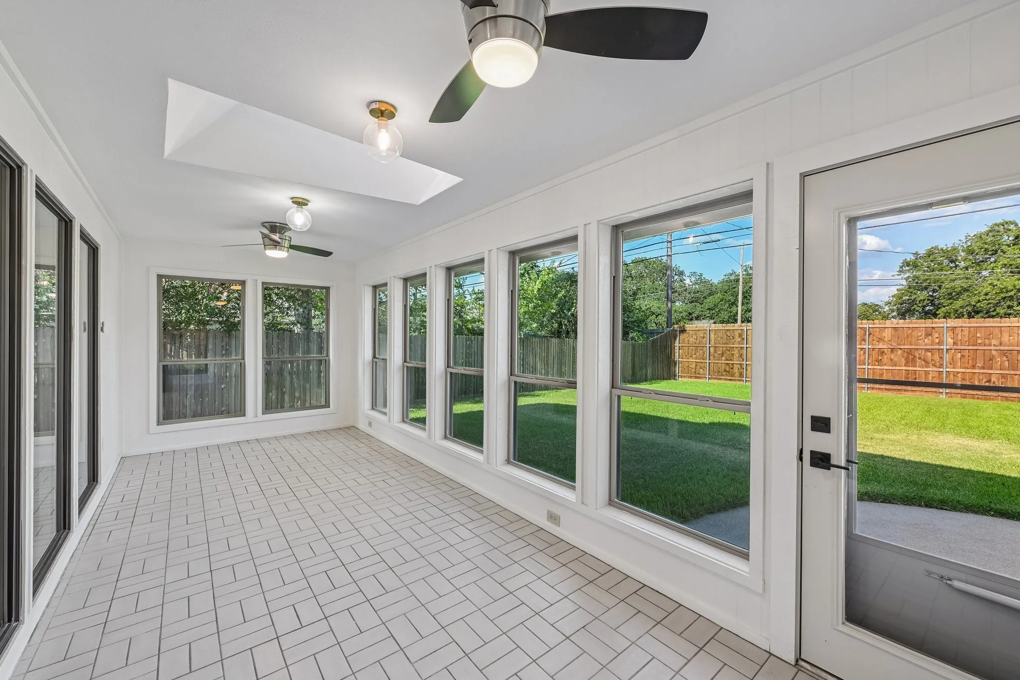 Single Family Residence For Sale in Dallas County , 1412 Wagonwheel Court, Irving, Texas 75061, 3 Bedroom, 3 Bathroom, 2 Garage spaces, 2,662 Sqft, built in 1983, mls#21344119, Real Estate Agent in Irving, Homes For Sale in Dallas county, Homes For Sale in Irving, Realtor in Irving Texas, Real Estate Brokerage Independent Realty Texas, Luminita Cordes Realtor