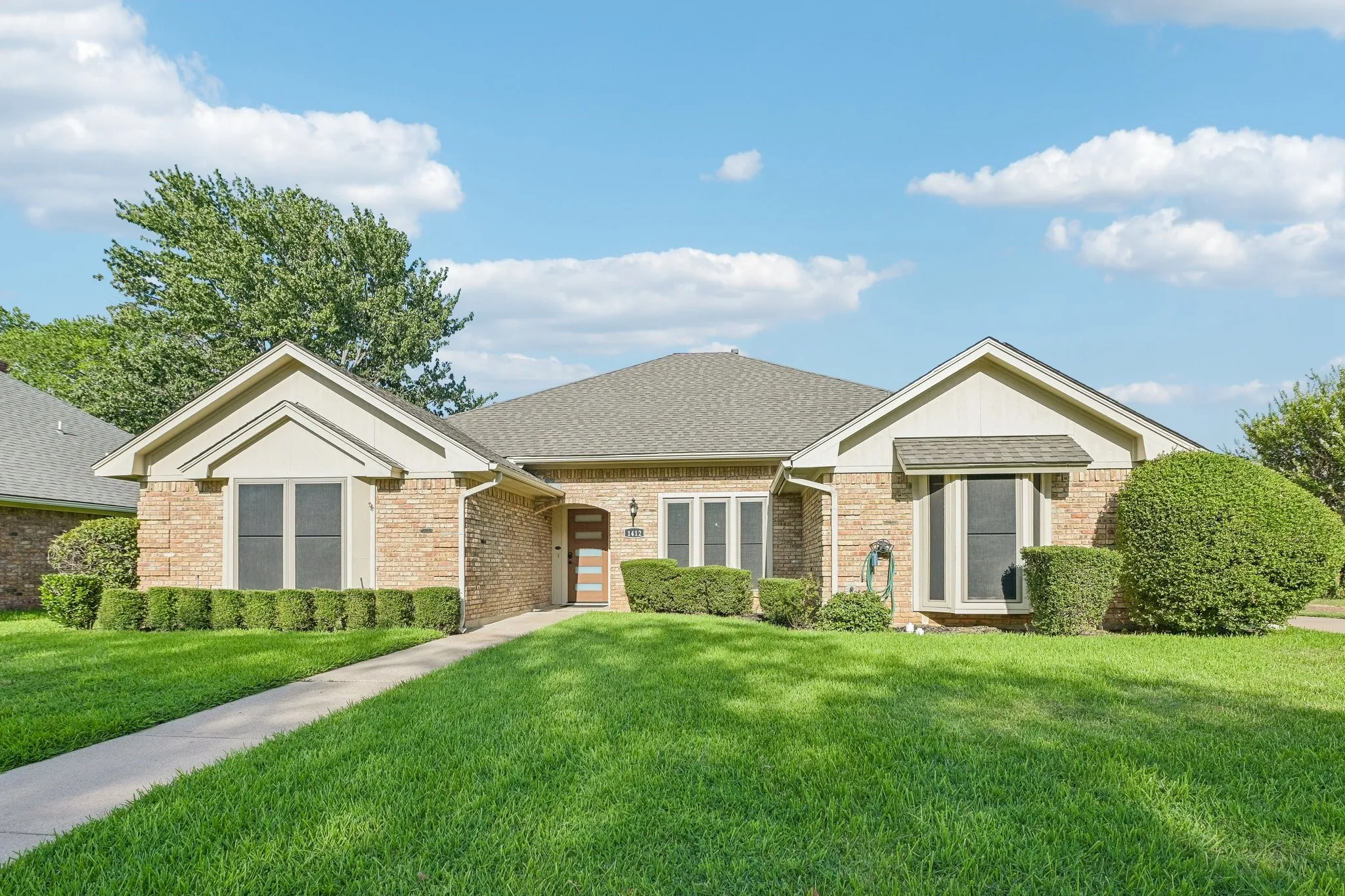 Single Family Residence For Sale in Dallas County , 1412 Wagonwheel Court, Irving, Texas 75061, 3 Bedroom, 3 Bathroom, 2 Garage spaces, 2,662 Sqft, built in 1983, mls#21344119, Real Estate Agent in Irving, Homes For Sale in Dallas county, Homes For Sale in Irving, Realtor in Irving Texas, Real Estate Brokerage Independent Realty Texas, Luminita Cordes Realtor