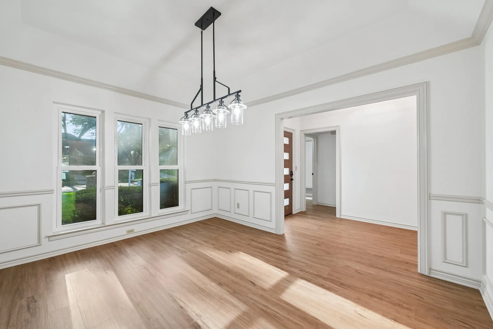 Single Family Residence For Sale in Dallas County , 1412 Wagonwheel Court, Irving, Texas 75061, 3 Bedroom, 3 Bathroom, 2 Garage spaces, 2,662 Sqft, built in 1983, mls#21344119, Real Estate Agent in Irving, Homes For Sale in Dallas county, Homes For Sale in Irving, Realtor in Irving Texas, Real Estate Brokerage Independent Realty Texas, Luminita Cordes Realtor