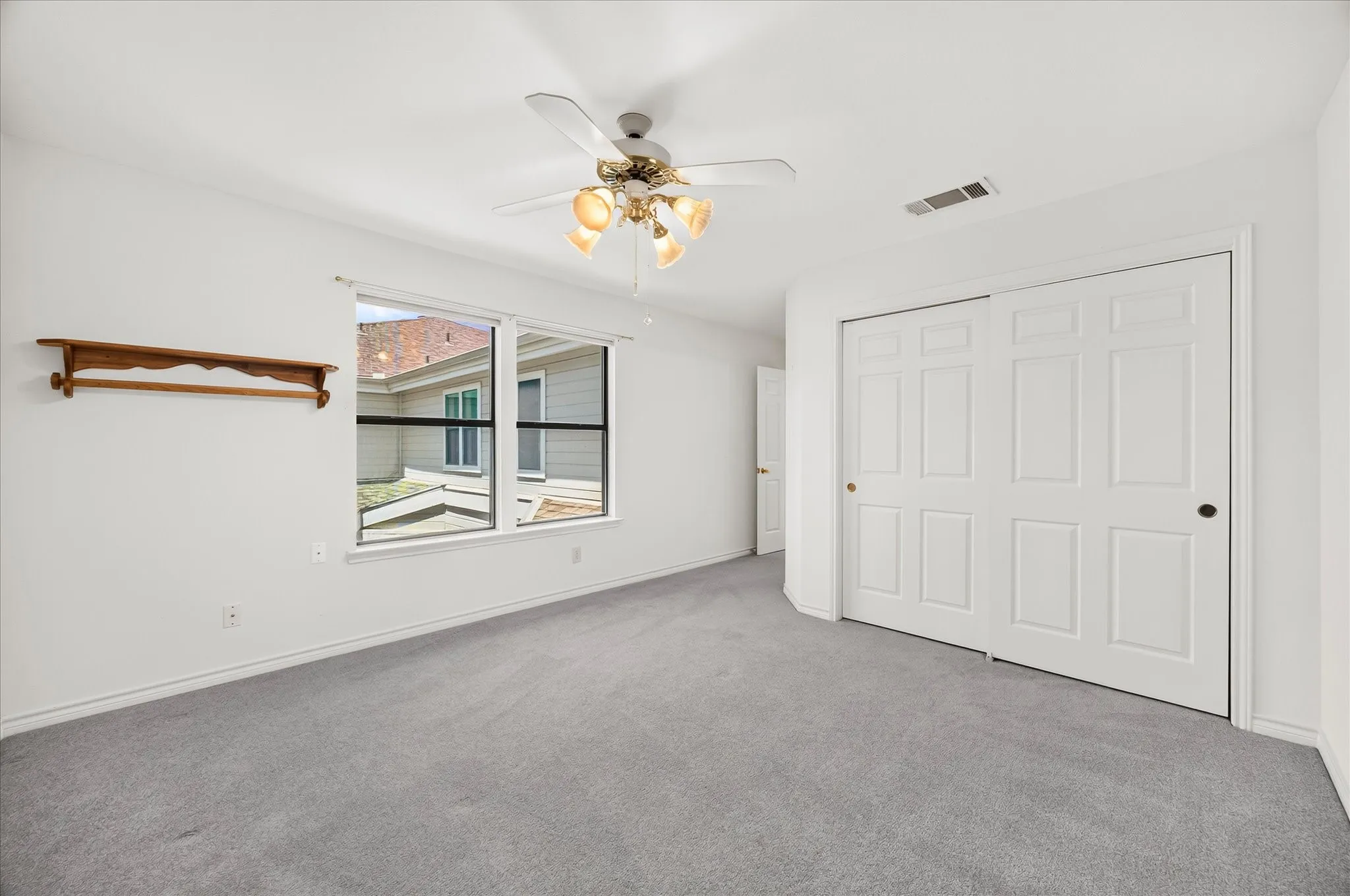 Single Family Residence For Sale in Rockwall County , 9959 Waterfront Trail, Rowlett, Texas 75087, 3 Bedroom, 3 Bathroom, 1 Garage spaces, 1,803 Sqft, built in 1986, mls#21343426, Real Estate Agent in Rowlett, Homes For Sale in Rockwall county, Homes For Sale in Rowlett, Realtor in Rowlett Texas, Real Estate Brokerage Independent Realty Texas, Luminita Cordes Realtor
