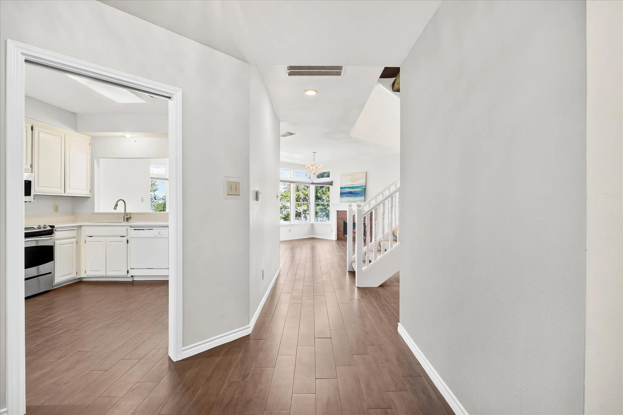 Single Family Residence For Sale in Rockwall County , 9959 Waterfront Trail, Rowlett, Texas 75087, 3 Bedroom, 3 Bathroom, 1 Garage spaces, 1,803 Sqft, built in 1986, mls#21343426, Real Estate Agent in Rowlett, Homes For Sale in Rockwall county, Homes For Sale in Rowlett, Realtor in Rowlett Texas, Real Estate Brokerage Independent Realty Texas, Luminita Cordes Realtor