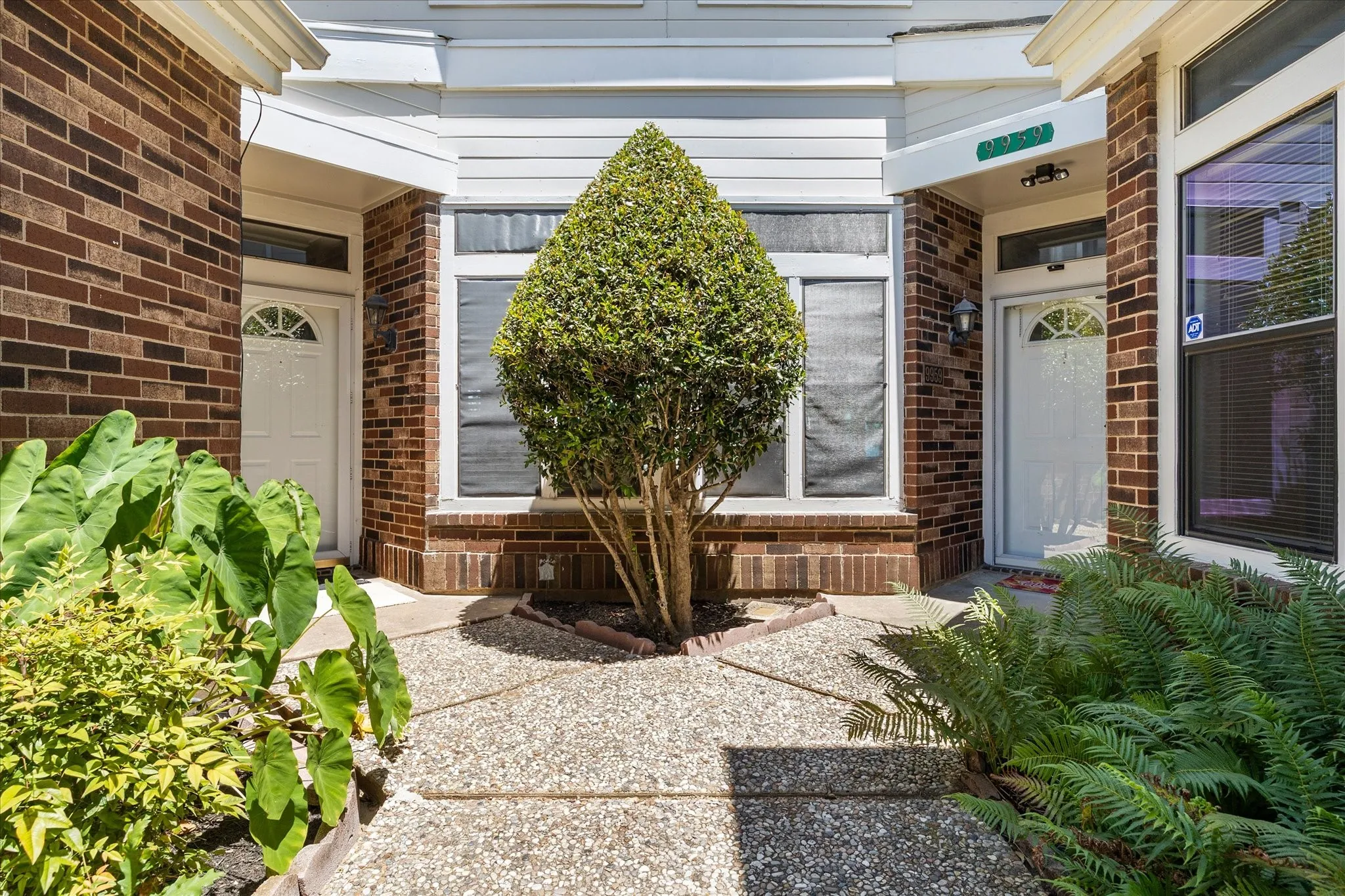 Single Family Residence For Sale in Rockwall County , 9959 Waterfront Trail, Rowlett, Texas 75087, 3 Bedroom, 3 Bathroom, 1 Garage spaces, 1,803 Sqft, built in 1986, mls#21343426, Real Estate Agent in Rowlett, Homes For Sale in Rockwall county, Homes For Sale in Rowlett, Realtor in Rowlett Texas, Real Estate Brokerage Independent Realty Texas, Luminita Cordes Realtor