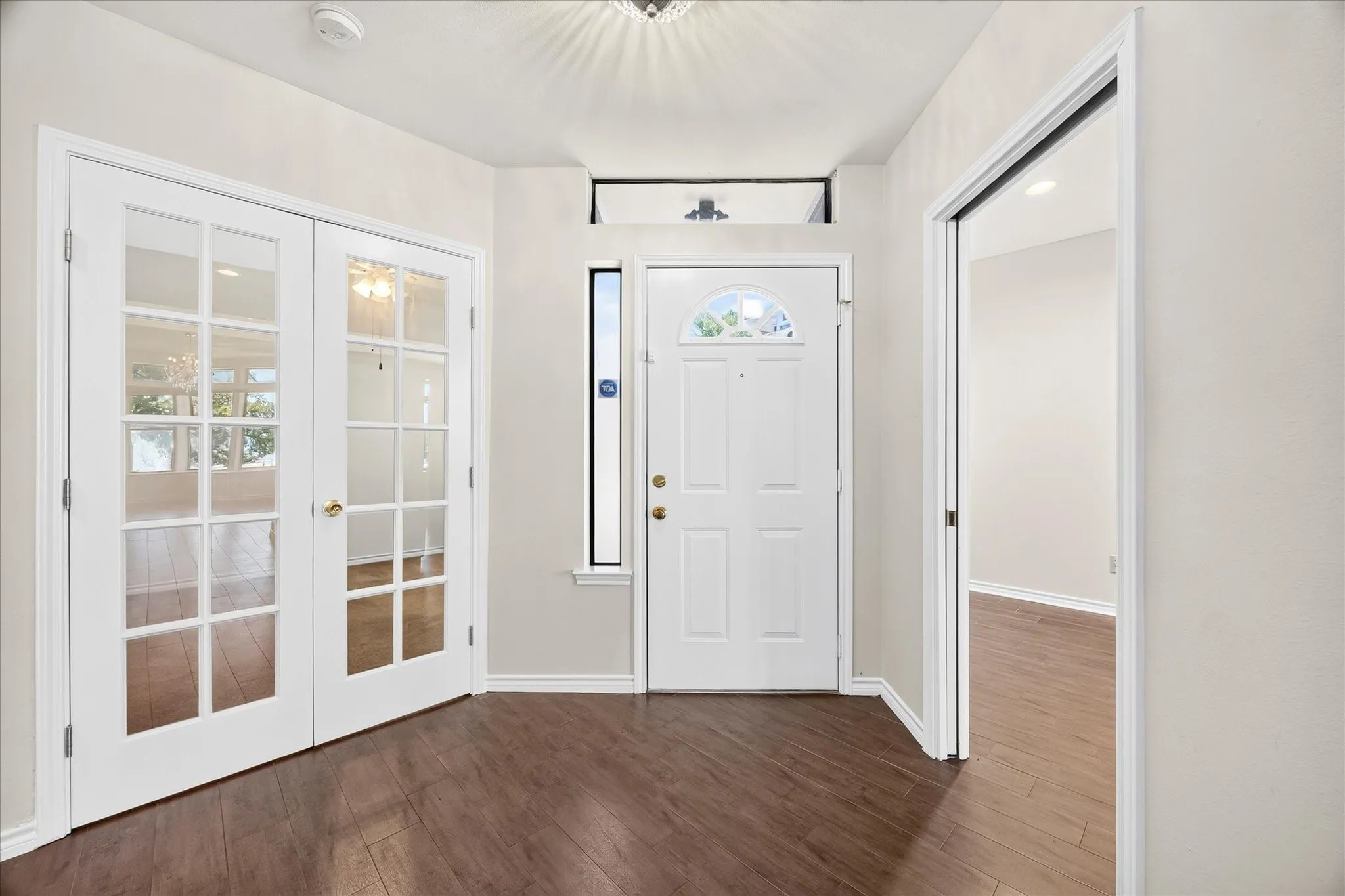 Single Family Residence For Sale in Rockwall County , 9959 Waterfront Trail, Rowlett, Texas 75087, 3 Bedroom, 3 Bathroom, 1 Garage spaces, 1,803 Sqft, built in 1986, mls#21343426, Real Estate Agent in Rowlett, Homes For Sale in Rockwall county, Homes For Sale in Rowlett, Realtor in Rowlett Texas, Real Estate Brokerage Independent Realty Texas, Luminita Cordes Realtor