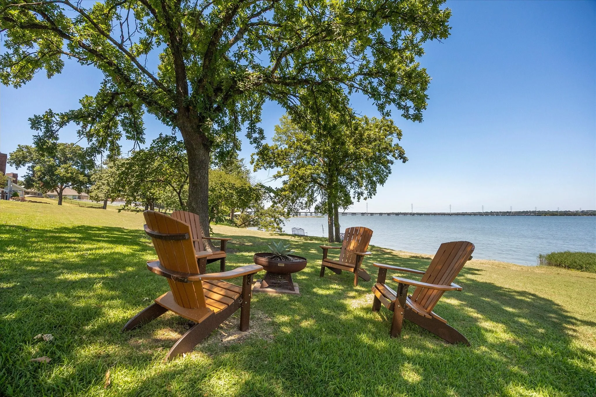 Single Family Residence For Sale in Rockwall County , 9959 Waterfront Trail, Rowlett, Texas 75087, 3 Bedroom, 3 Bathroom, 1 Garage spaces, 1,803 Sqft, built in 1986, mls#21343426, Real Estate Agent in Rowlett, Homes For Sale in Rockwall county, Homes For Sale in Rowlett, Realtor in Rowlett Texas, Real Estate Brokerage Independent Realty Texas, Luminita Cordes Realtor