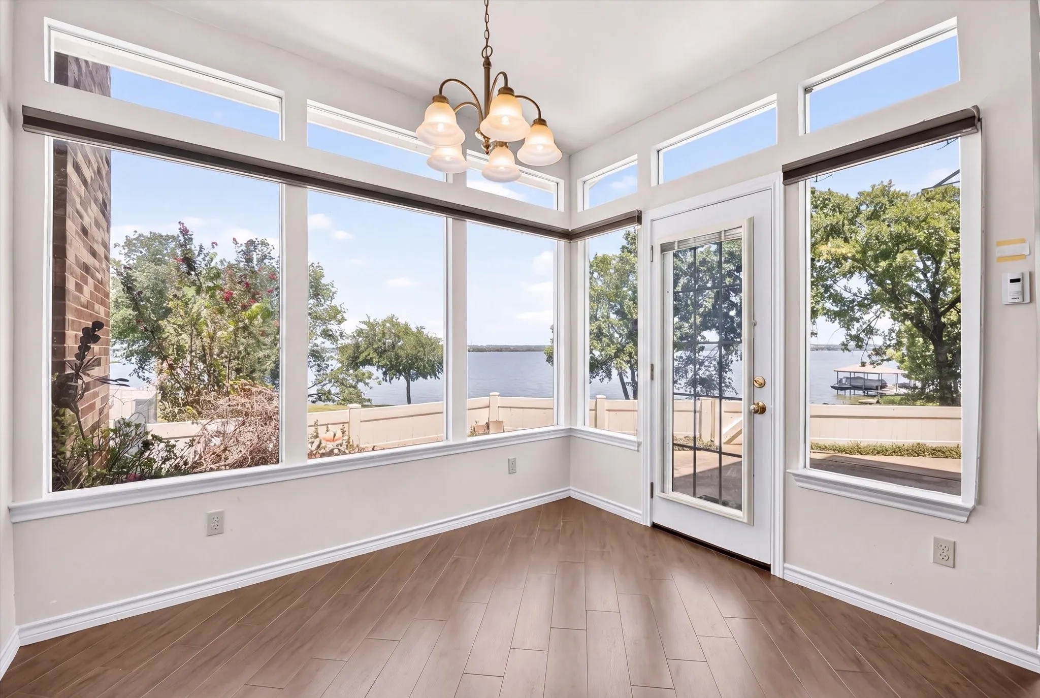 Single Family Residence For Sale in Rockwall County , 9959 Waterfront Trail, Rowlett, Texas 75087, 3 Bedroom, 3 Bathroom, 1 Garage spaces, 1,803 Sqft, built in 1986, mls#21343426, Real Estate Agent in Rowlett, Homes For Sale in Rockwall county, Homes For Sale in Rowlett, Realtor in Rowlett Texas, Real Estate Brokerage Independent Realty Texas, Luminita Cordes Realtor