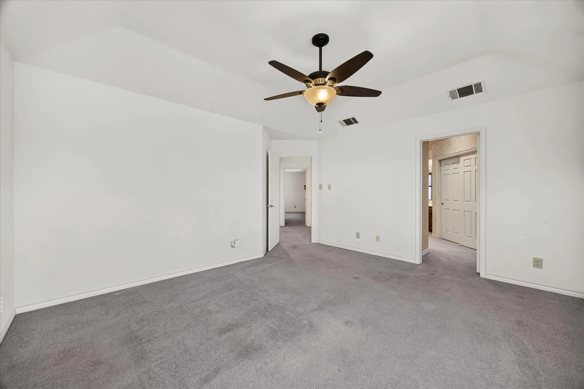 Single Family Residence For Sale in Rockwall County , 9959 Waterfront Trail, Rowlett, Texas 75087, 3 Bedroom, 3 Bathroom, 1 Garage spaces, 1,803 Sqft, built in 1986, mls#21343426, Real Estate Agent in Rowlett, Homes For Sale in Rockwall county, Homes For Sale in Rowlett, Realtor in Rowlett Texas, Real Estate Brokerage Independent Realty Texas, Luminita Cordes Realtor