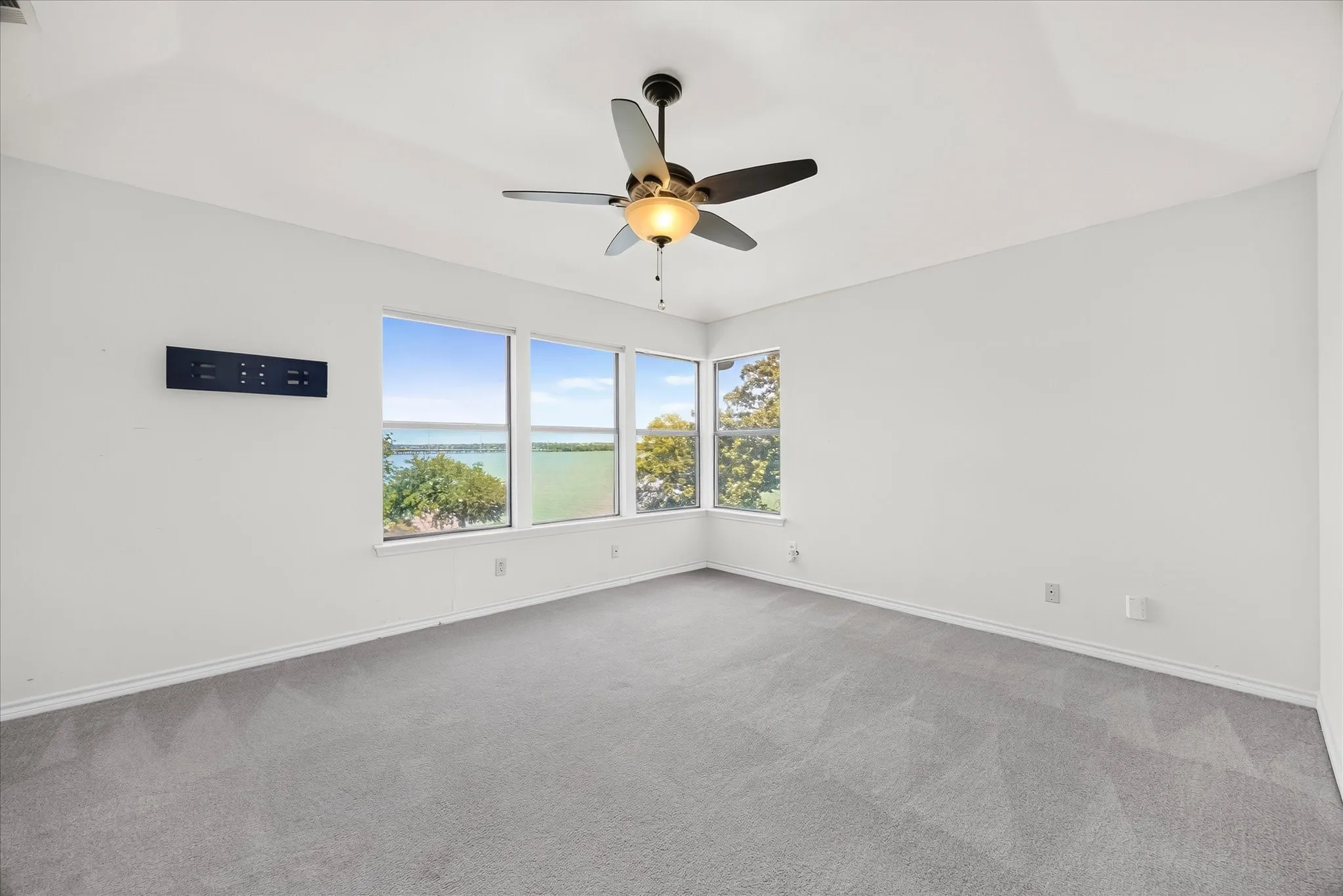 Single Family Residence For Sale in Rockwall County , 9959 Waterfront Trail, Rowlett, Texas 75087, 3 Bedroom, 3 Bathroom, 1 Garage spaces, 1,803 Sqft, built in 1986, mls#21343426, Real Estate Agent in Rowlett, Homes For Sale in Rockwall county, Homes For Sale in Rowlett, Realtor in Rowlett Texas, Real Estate Brokerage Independent Realty Texas, Luminita Cordes Realtor