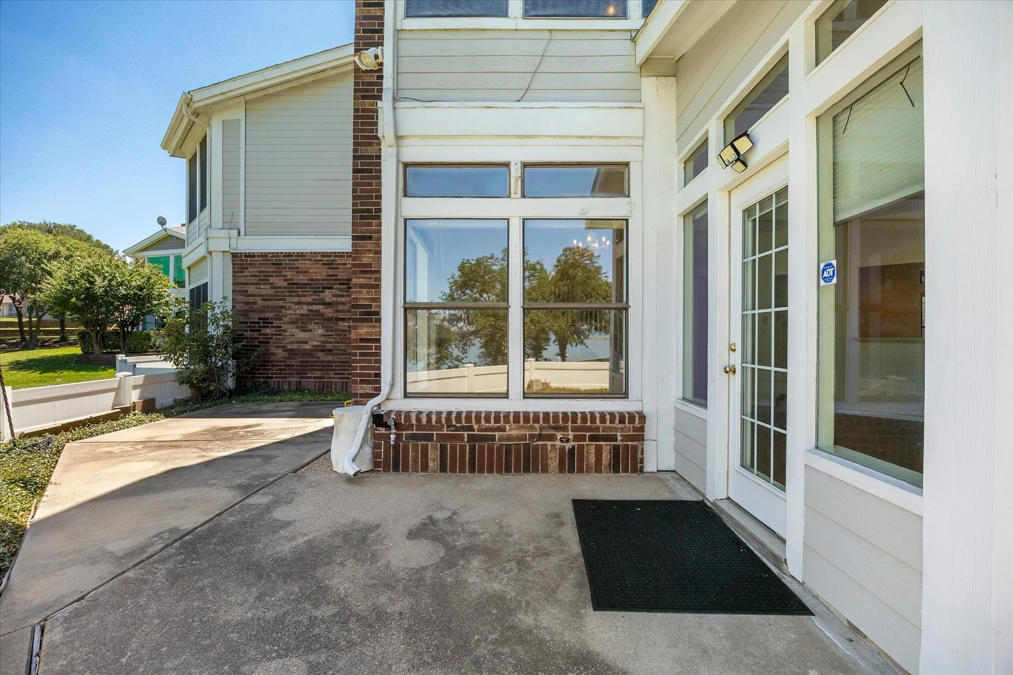 Single Family Residence For Sale in Rockwall County , 9959 Waterfront Trail, Rowlett, Texas 75087, 3 Bedroom, 3 Bathroom, 1 Garage spaces, 1,803 Sqft, built in 1986, mls#21343426, Real Estate Agent in Rowlett, Homes For Sale in Rockwall county, Homes For Sale in Rowlett, Realtor in Rowlett Texas, Real Estate Brokerage Independent Realty Texas, Luminita Cordes Realtor