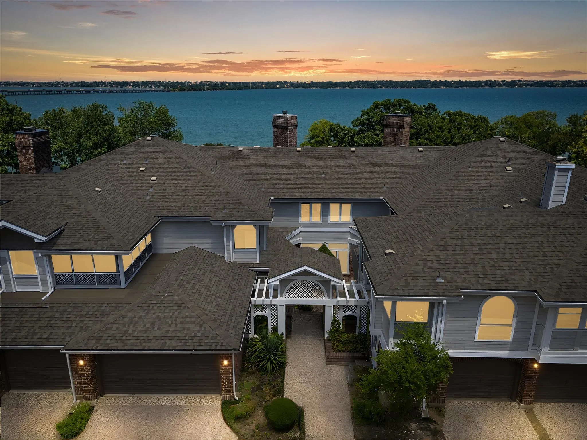 Single Family Residence For Sale in Rockwall County , 9959 Waterfront Trail, Rowlett, Texas 75087, 3 Bedroom, 3 Bathroom, 1 Garage spaces, 1,803 Sqft, built in 1986, mls#21343426, Real Estate Agent in Rowlett, Homes For Sale in Rockwall county, Homes For Sale in Rowlett, Realtor in Rowlett Texas, Real Estate Brokerage Independent Realty Texas, Luminita Cordes Realtor