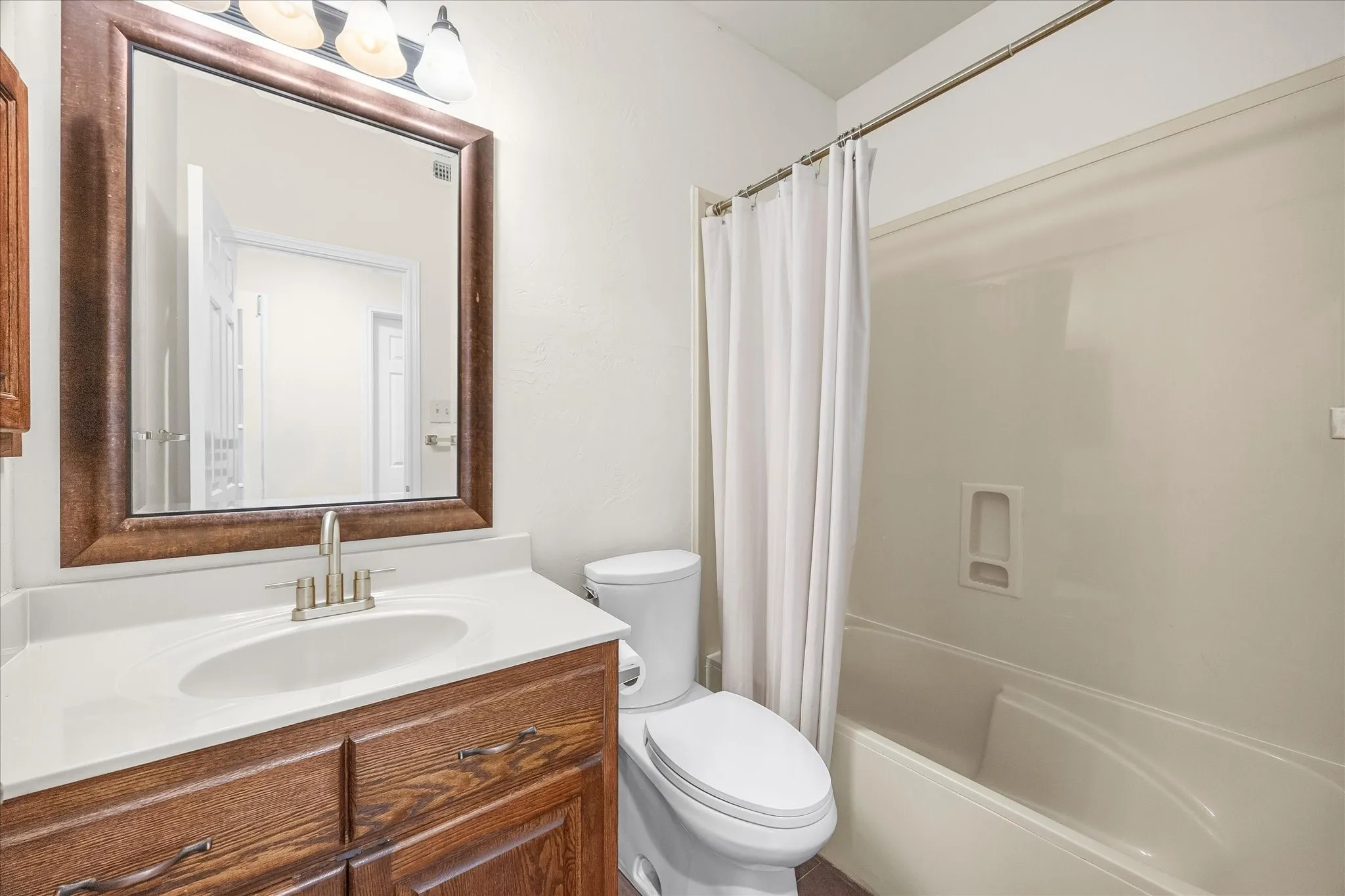 Single Family Residence For Sale in Rockwall County , 9959 Waterfront Trail, Rowlett, Texas 75087, 3 Bedroom, 3 Bathroom, 1 Garage spaces, 1,803 Sqft, built in 1986, mls#21343426, Real Estate Agent in Rowlett, Homes For Sale in Rockwall county, Homes For Sale in Rowlett, Realtor in Rowlett Texas, Real Estate Brokerage Independent Realty Texas, Luminita Cordes Realtor