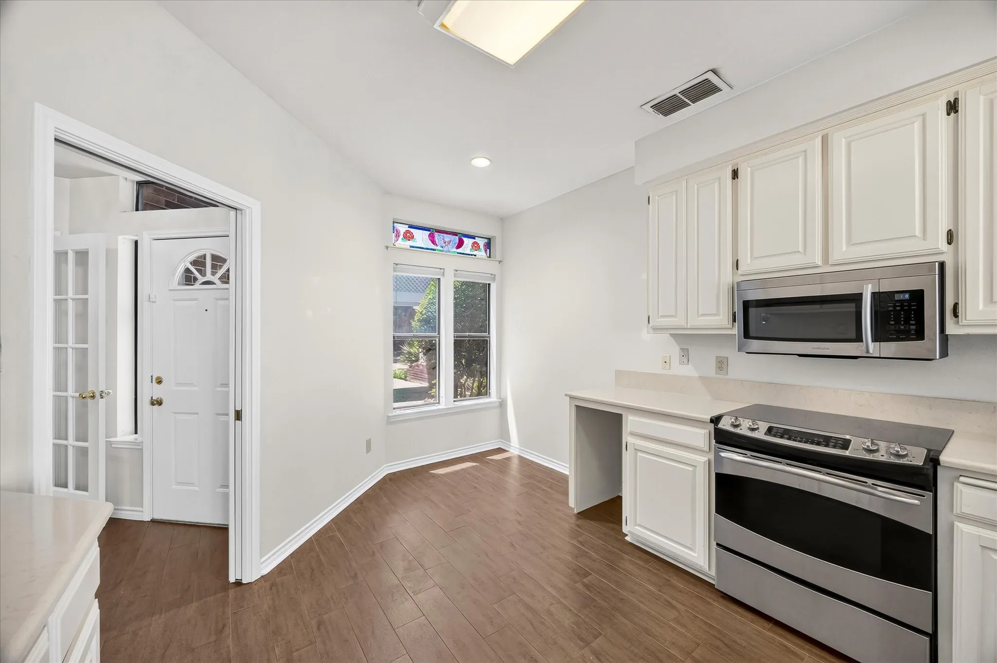 Single Family Residence For Sale in Rockwall County , 9959 Waterfront Trail, Rowlett, Texas 75087, 3 Bedroom, 3 Bathroom, 1 Garage spaces, 1,803 Sqft, built in 1986, mls#21343426, Real Estate Agent in Rowlett, Homes For Sale in Rockwall county, Homes For Sale in Rowlett, Realtor in Rowlett Texas, Real Estate Brokerage Independent Realty Texas, Luminita Cordes Realtor