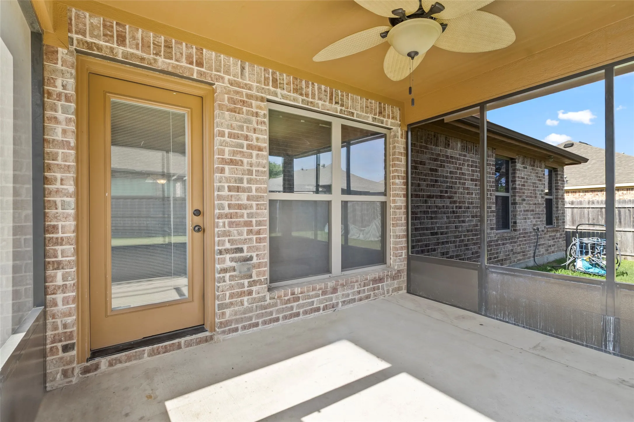 Single Family Residence For Sale in Dallas County , 915 Sage Meadow Drive, Glenn Heights, Texas 75154, 3 Bedroom, 2 Bathroom, 2 Garage spaces, 1,809 Sqft, built in 2017, mls#21346580, Real Estate Agent in Glenn Heights, Homes For Sale in Dallas county, Homes For Sale in Glenn Heights, Realtor in Glenn Heights Texas, Real Estate Brokerage Independent Realty Texas, Luminita Cordes Realtor