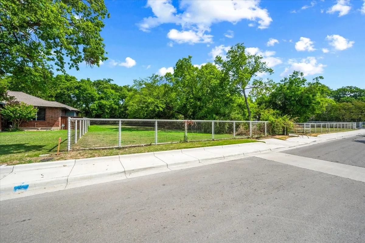 Unimproved Land For Sale in Tarrant County , 6900 Craig Street, Fort Worth, Texas 76112, 0, 0, Garage spaces, 0 Sqft, built in 1900, mls#21346871, Real Estate Agent in Fort Worth, Homes For Sale in Tarrant county, Homes For Sale in Fort Worth, Realtor in Fort Worth Texas, Real Estate Brokerage Independent Realty Texas, Luminita Cordes Realtor