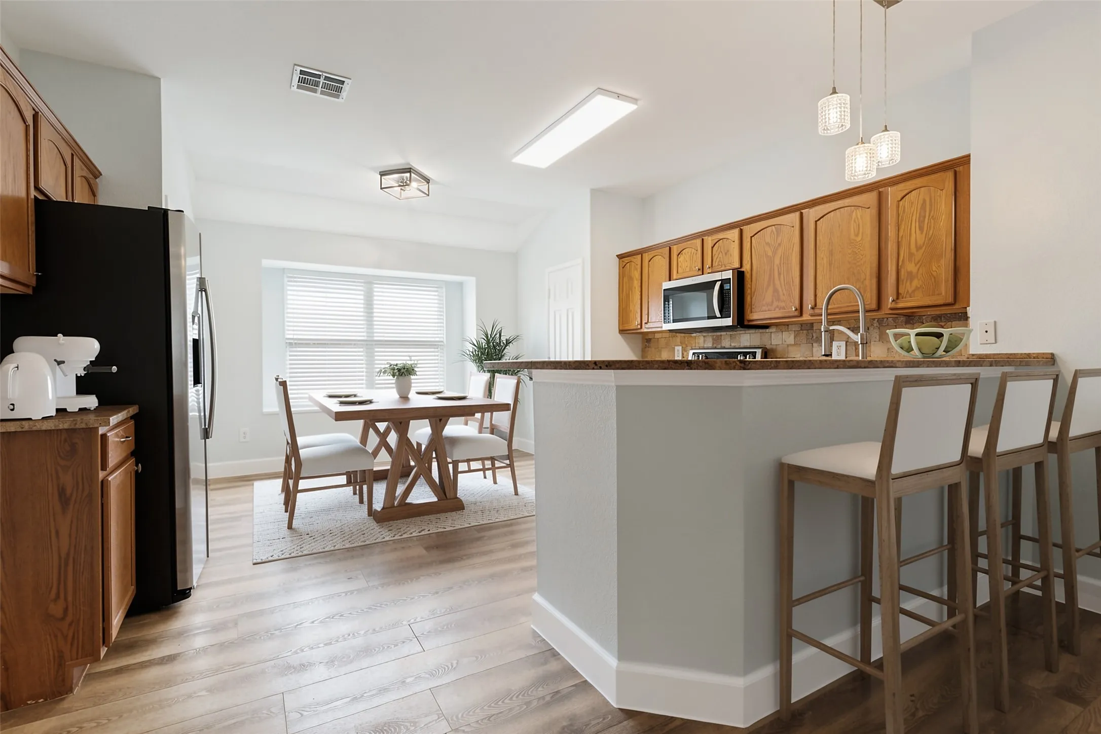 Eat-in Kitchen