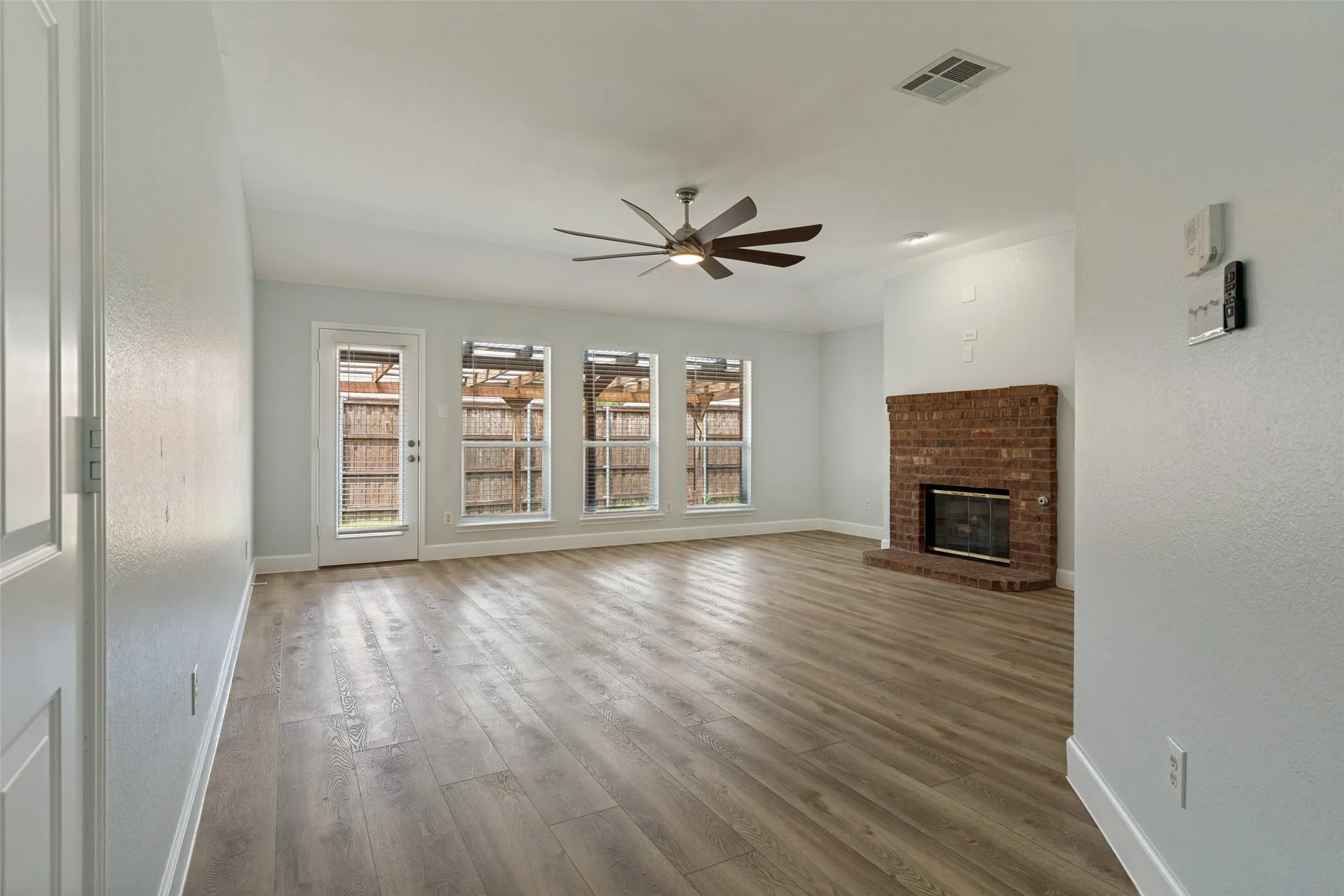 Single Family Residence For Sale in Denton County , 4078 Sydney Drive, Frisco, Texas 75033, 3 Bedroom, 2 Bathroom, 2 Garage spaces, 1,901 Sqft, built in 2004, mls#21346948, Real Estate Agent in Frisco, Homes For Sale in Denton county, Homes For Sale in Frisco, Realtor in Frisco Texas, Real Estate Brokerage Independent Realty Texas, Luminita Cordes Realtor