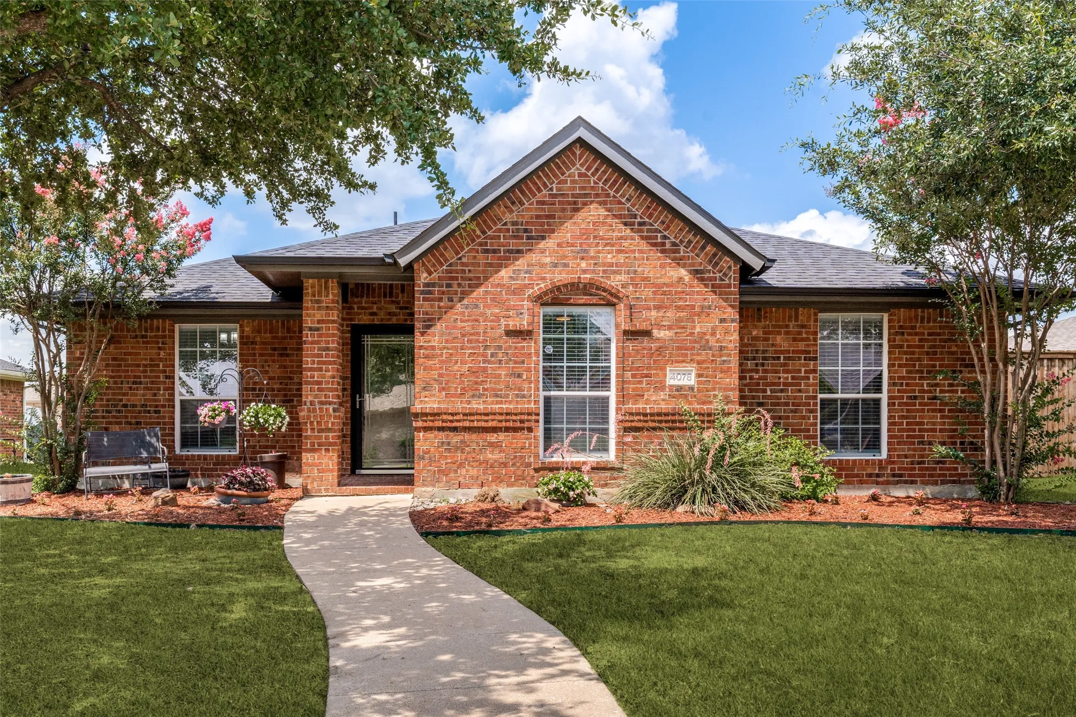 Single Family Residence For Sale in Denton County , 4078 Sydney Drive, Frisco, Texas 75033, 3 Bedroom, 2 Bathroom, 2 Garage spaces, 1,901 Sqft, built in 2004, mls#21346948, Real Estate Agent in Frisco, Homes For Sale in Denton county, Homes For Sale in Frisco, Realtor in Frisco Texas, Real Estate Brokerage Independent Realty Texas, Luminita Cordes Realtor