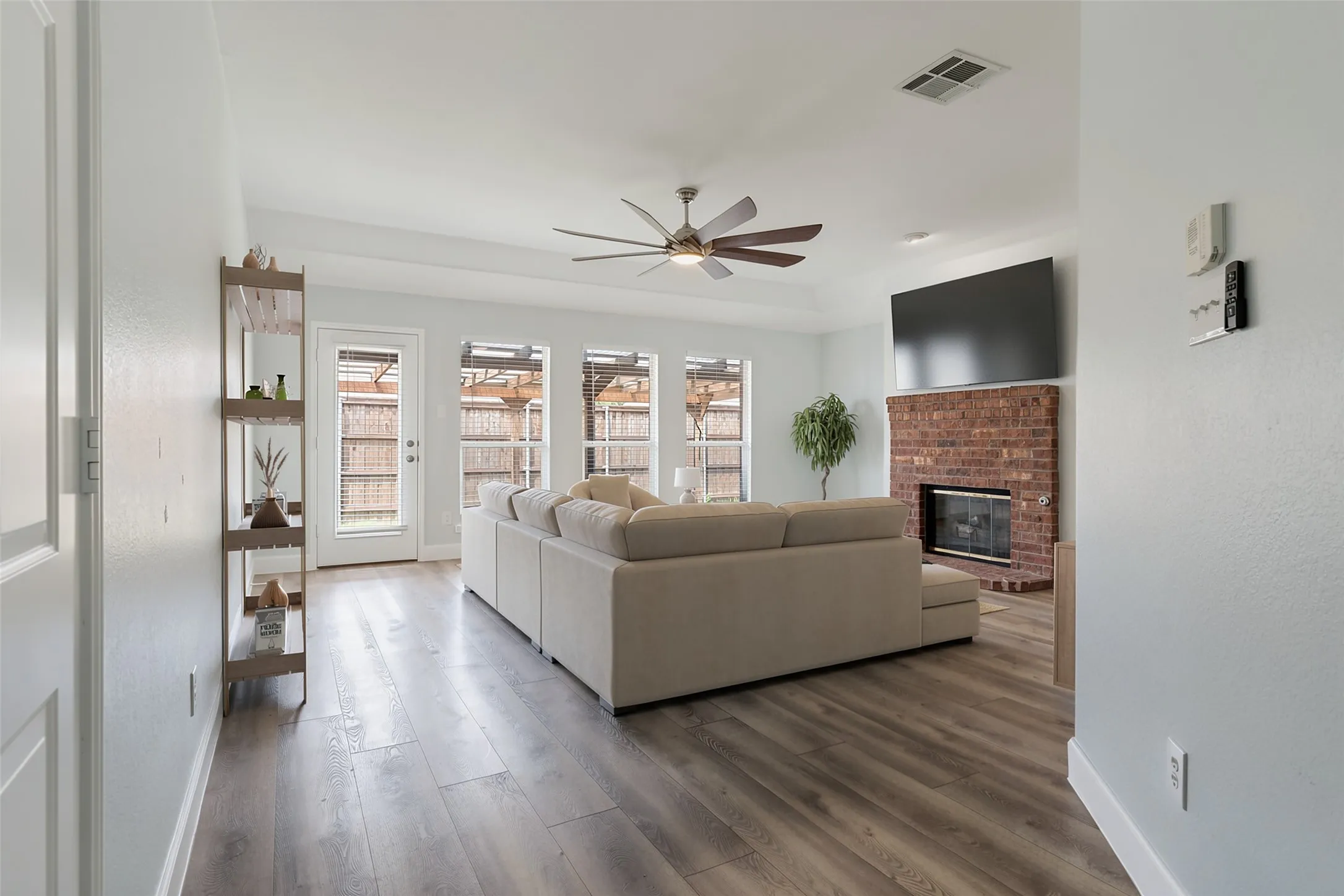 Single Family Residence For Sale in Denton County , 4078 Sydney Drive, Frisco, Texas 75033, 3 Bedroom, 2 Bathroom, 2 Garage spaces, 1,901 Sqft, built in 2004, mls#21346948, Real Estate Agent in Frisco, Homes For Sale in Denton county, Homes For Sale in Frisco, Realtor in Frisco Texas, Real Estate Brokerage Independent Realty Texas, Luminita Cordes Realtor