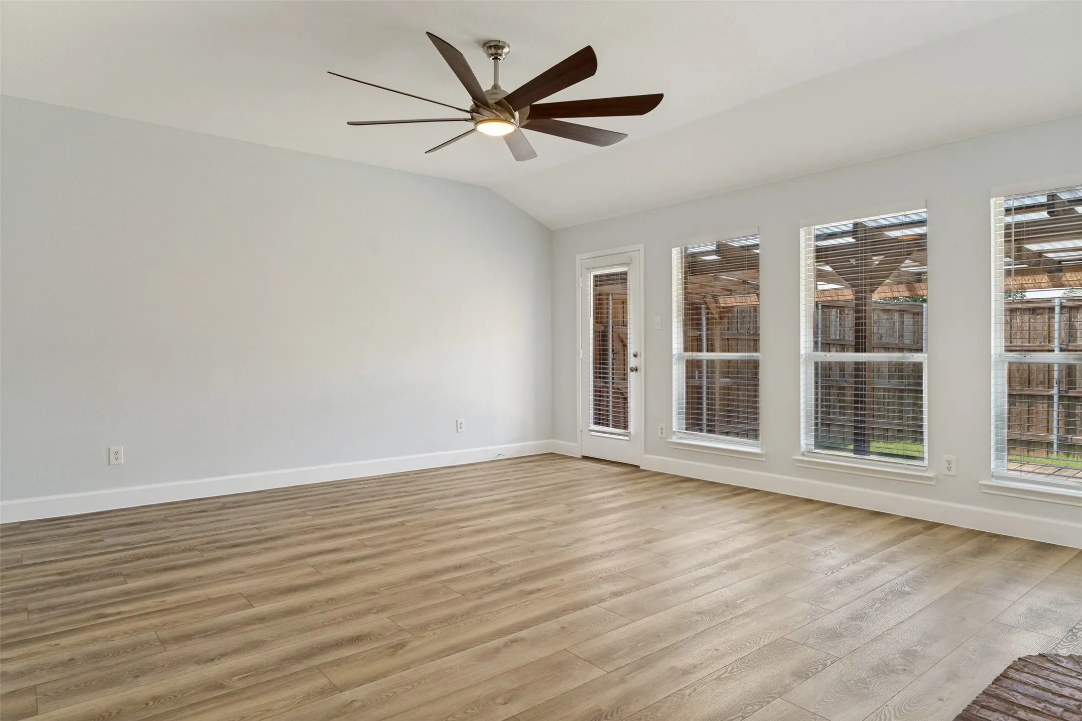 Single Family Residence For Sale in Denton County , 4078 Sydney Drive, Frisco, Texas 75033, 3 Bedroom, 2 Bathroom, 2 Garage spaces, 1,901 Sqft, built in 2004, mls#21346948, Real Estate Agent in Frisco, Homes For Sale in Denton county, Homes For Sale in Frisco, Realtor in Frisco Texas, Real Estate Brokerage Independent Realty Texas, Luminita Cordes Realtor