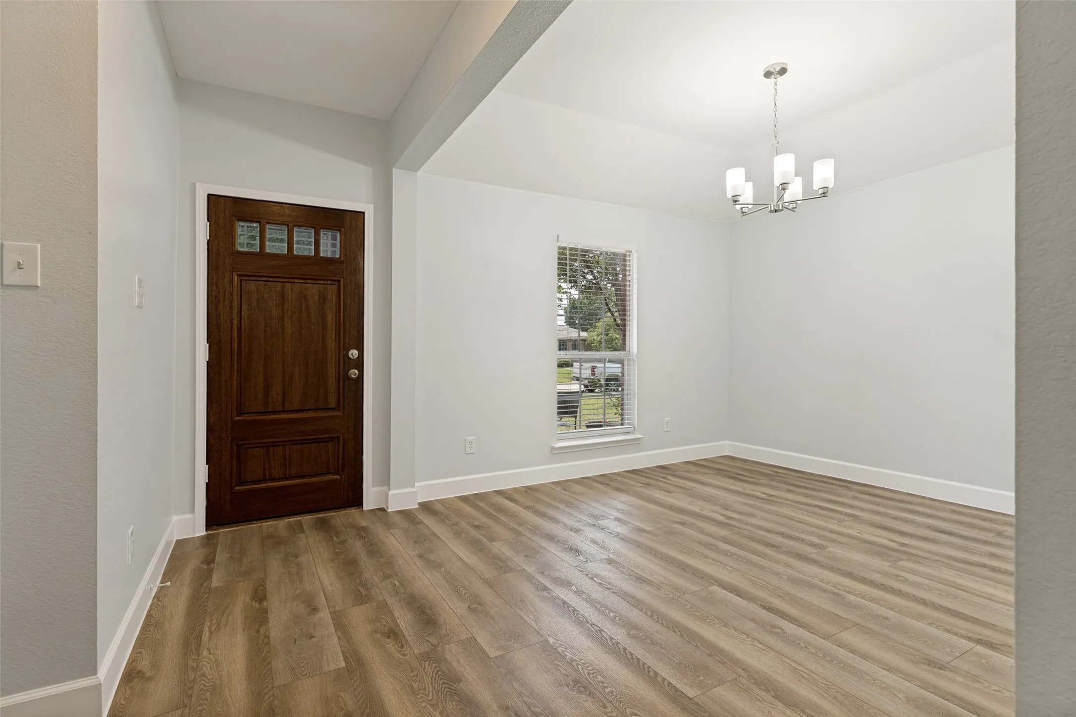 Single Family Residence For Sale in Denton County , 4078 Sydney Drive, Frisco, Texas 75033, 3 Bedroom, 2 Bathroom, 2 Garage spaces, 1,901 Sqft, built in 2004, mls#21346948, Real Estate Agent in Frisco, Homes For Sale in Denton county, Homes For Sale in Frisco, Realtor in Frisco Texas, Real Estate Brokerage Independent Realty Texas, Luminita Cordes Realtor
