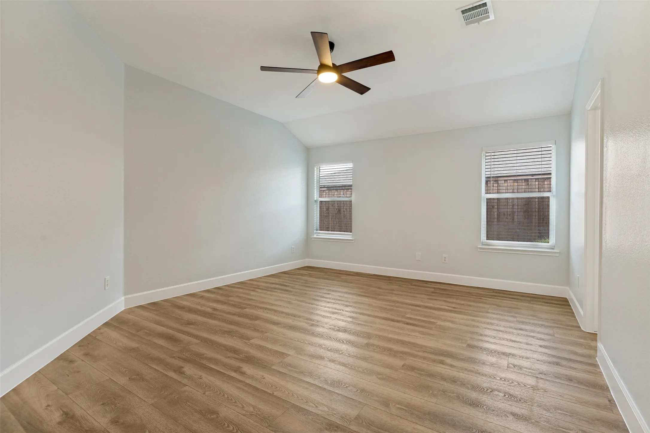 Single Family Residence For Sale in Denton County , 4078 Sydney Drive, Frisco, Texas 75033, 3 Bedroom, 2 Bathroom, 2 Garage spaces, 1,901 Sqft, built in 2004, mls#21346948, Real Estate Agent in Frisco, Homes For Sale in Denton county, Homes For Sale in Frisco, Realtor in Frisco Texas, Real Estate Brokerage Independent Realty Texas, Luminita Cordes Realtor