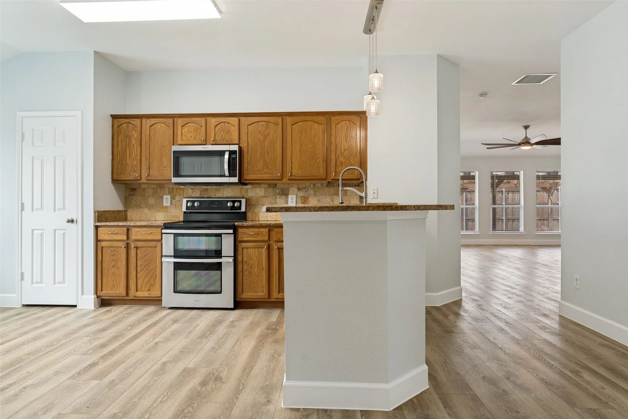Single Family Residence For Sale in Denton County , 4078 Sydney Drive, Frisco, Texas 75033, 3 Bedroom, 2 Bathroom, 2 Garage spaces, 1,901 Sqft, built in 2004, mls#21346948, Real Estate Agent in Frisco, Homes For Sale in Denton county, Homes For Sale in Frisco, Realtor in Frisco Texas, Real Estate Brokerage Independent Realty Texas, Luminita Cordes Realtor