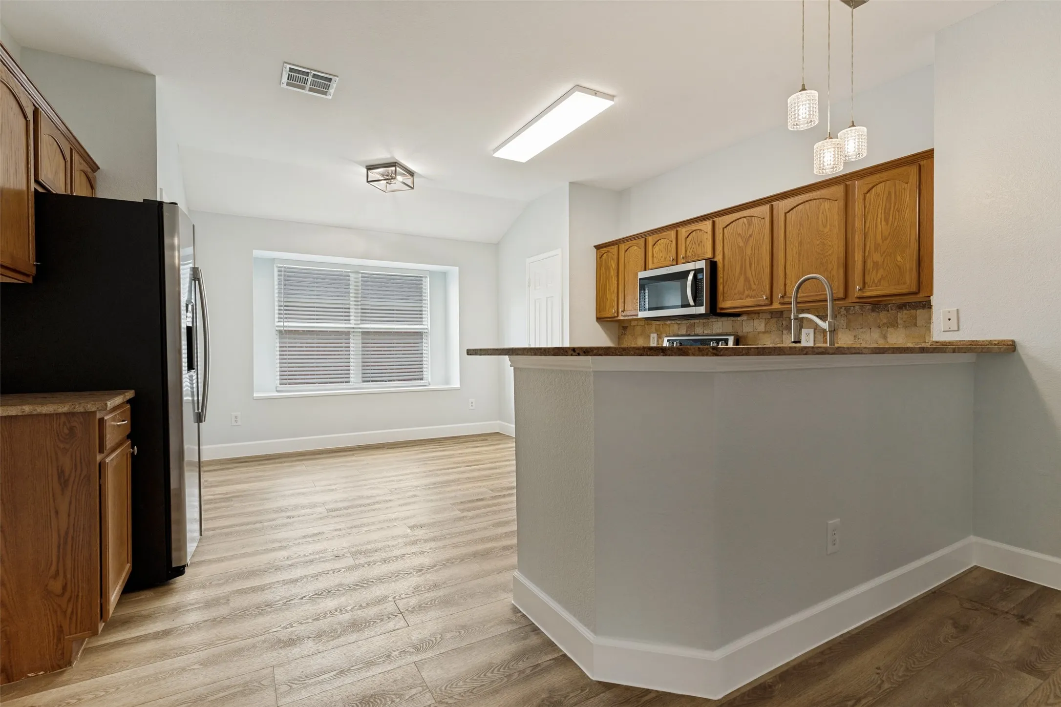 Single Family Residence For Sale in Denton County , 4078 Sydney Drive, Frisco, Texas 75033, 3 Bedroom, 2 Bathroom, 2 Garage spaces, 1,901 Sqft, built in 2004, mls#21346948, Real Estate Agent in Frisco, Homes For Sale in Denton county, Homes For Sale in Frisco, Realtor in Frisco Texas, Real Estate Brokerage Independent Realty Texas, Luminita Cordes Realtor