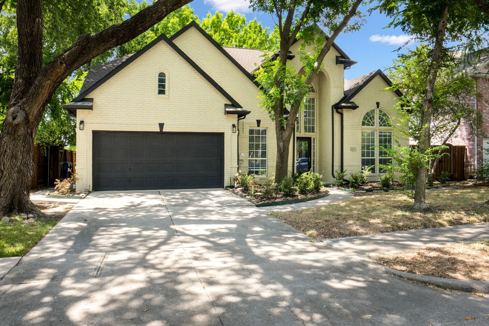 Single Family Residence For Sale in Collin County , 5901 Louisville Drive, Frisco, Texas 75035, 4 Bedroom, 4 Bathroom, 2 Garage spaces, 4,341 Sqft, built in 1995, mls#21346809, Real Estate Agent in Frisco, Homes For Sale in Collin county, Homes For Sale in Frisco, Realtor in Frisco Texas, Real Estate Brokerage Independent Realty Texas, Luminita Cordes Realtor