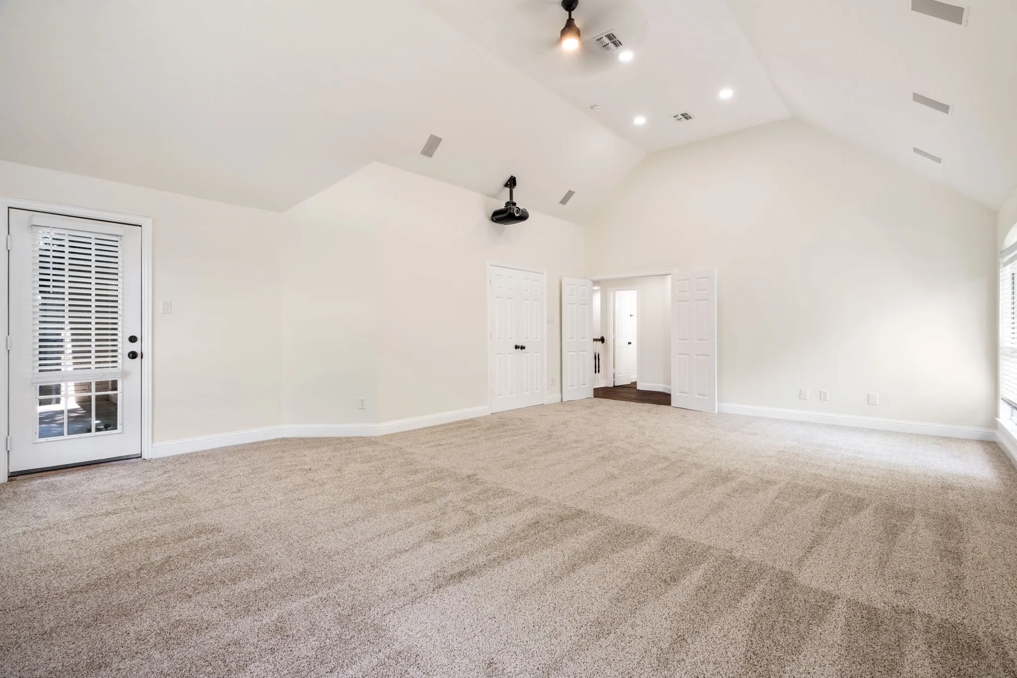 Single Family Residence For Sale in Collin County , 5901 Louisville Drive, Frisco, Texas 75035, 4 Bedroom, 4 Bathroom, 2 Garage spaces, 4,341 Sqft, built in 1995, mls#21346809, Real Estate Agent in Frisco, Homes For Sale in Collin county, Homes For Sale in Frisco, Realtor in Frisco Texas, Real Estate Brokerage Independent Realty Texas, Luminita Cordes Realtor