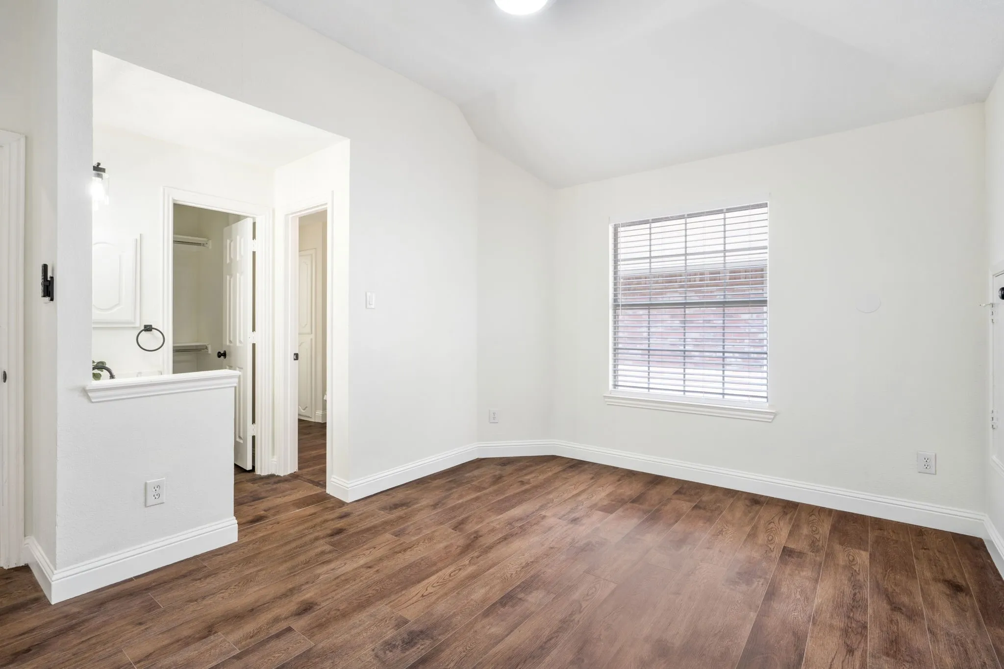 Single Family Residence For Sale in Collin County , 5901 Louisville Drive, Frisco, Texas 75035, 4 Bedroom, 4 Bathroom, 2 Garage spaces, 4,341 Sqft, built in 1995, mls#21346809, Real Estate Agent in Frisco, Homes For Sale in Collin county, Homes For Sale in Frisco, Realtor in Frisco Texas, Real Estate Brokerage Independent Realty Texas, Luminita Cordes Realtor