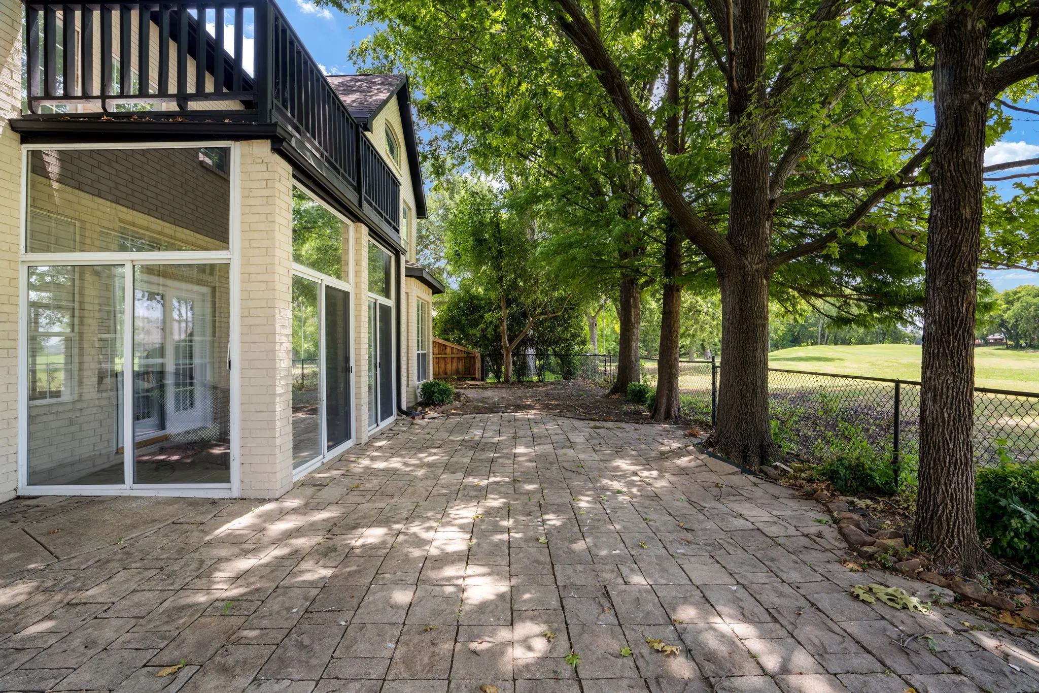 Single Family Residence For Sale in Collin County , 5901 Louisville Drive, Frisco, Texas 75035, 4 Bedroom, 4 Bathroom, 2 Garage spaces, 4,341 Sqft, built in 1995, mls#21346809, Real Estate Agent in Frisco, Homes For Sale in Collin county, Homes For Sale in Frisco, Realtor in Frisco Texas, Real Estate Brokerage Independent Realty Texas, Luminita Cordes Realtor
