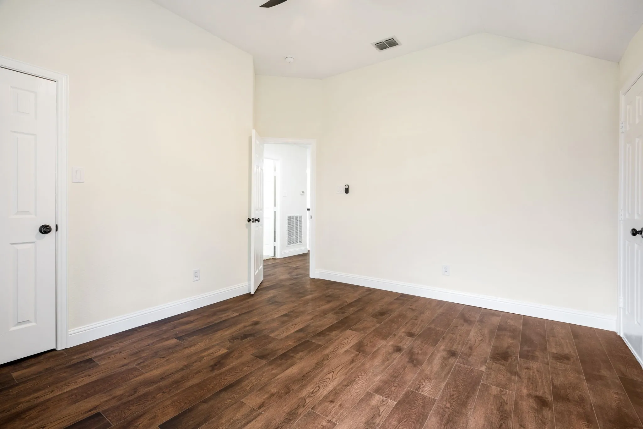 Single Family Residence For Sale in Collin County , 5901 Louisville Drive, Frisco, Texas 75035, 4 Bedroom, 4 Bathroom, 2 Garage spaces, 4,341 Sqft, built in 1995, mls#21346809, Real Estate Agent in Frisco, Homes For Sale in Collin county, Homes For Sale in Frisco, Realtor in Frisco Texas, Real Estate Brokerage Independent Realty Texas, Luminita Cordes Realtor