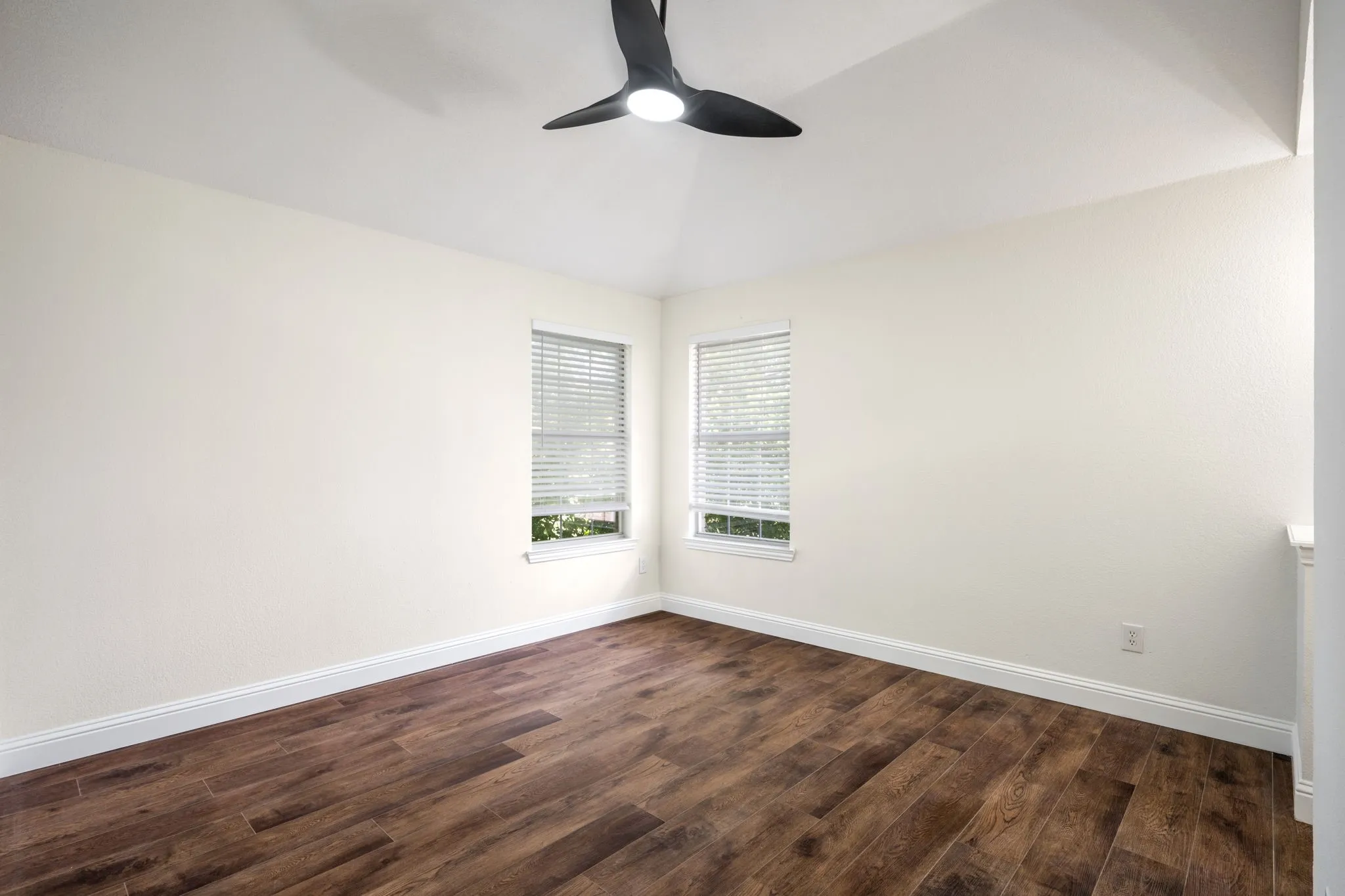 Single Family Residence For Sale in Collin County , 5901 Louisville Drive, Frisco, Texas 75035, 4 Bedroom, 4 Bathroom, 2 Garage spaces, 4,341 Sqft, built in 1995, mls#21346809, Real Estate Agent in Frisco, Homes For Sale in Collin county, Homes For Sale in Frisco, Realtor in Frisco Texas, Real Estate Brokerage Independent Realty Texas, Luminita Cordes Realtor