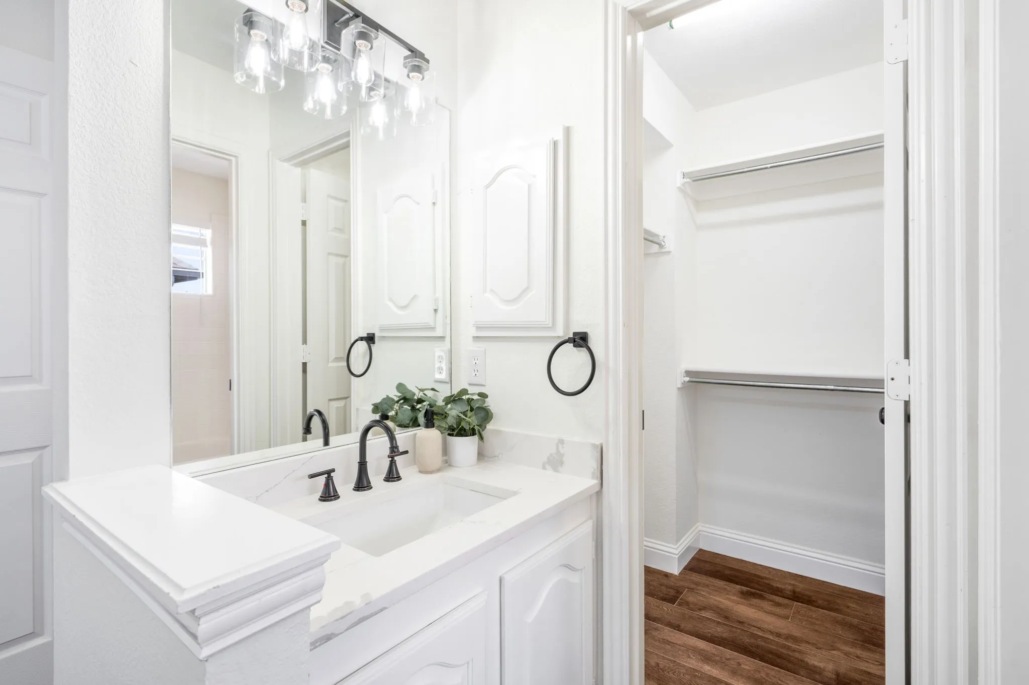 Single Family Residence For Sale in Collin County , 5901 Louisville Drive, Frisco, Texas 75035, 4 Bedroom, 4 Bathroom, 2 Garage spaces, 4,341 Sqft, built in 1995, mls#21346809, Real Estate Agent in Frisco, Homes For Sale in Collin county, Homes For Sale in Frisco, Realtor in Frisco Texas, Real Estate Brokerage Independent Realty Texas, Luminita Cordes Realtor