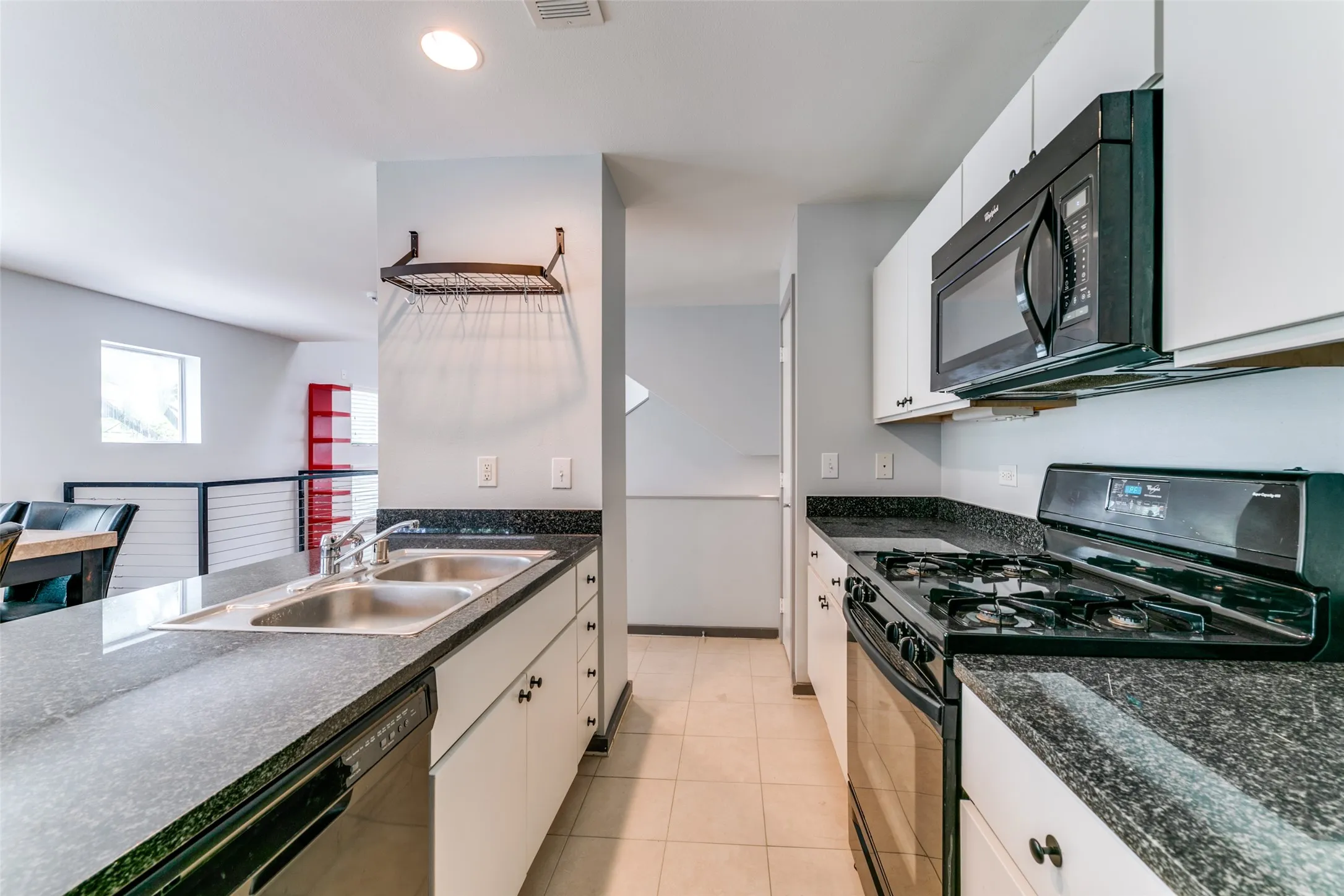 Townhouse For Rent in Dallas County , 3801 San Jacinto Street B, Dallas, Texas 75204, 2 Bedroom, 2 Bathroom, 2 Garage spaces, 1,712 Sqft, built in 2001, mls#21346950, Real Estate Agent in Dallas, Homes For Rent in Dallas county, Homes For Rent in Dallas, Realtor in Dallas Texas, Real Estate Brokerage Independent Realty Texas, Luminita Cordes Realtor