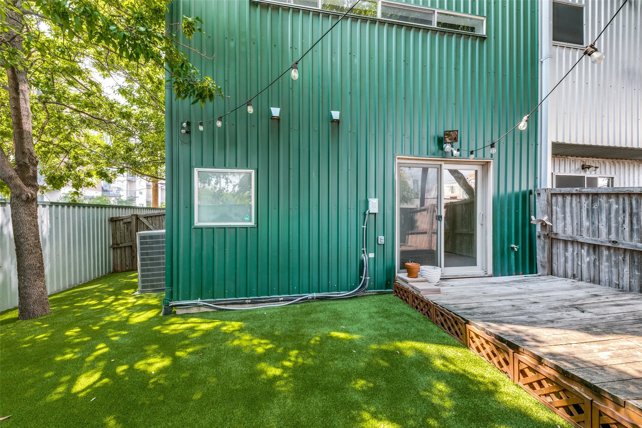 Townhouse For Rent in Dallas County , 3801 San Jacinto Street B, Dallas, Texas 75204, 2 Bedroom, 2 Bathroom, 2 Garage spaces, 1,712 Sqft, built in 2001, mls#21346950, Real Estate Agent in Dallas, Homes For Rent in Dallas county, Homes For Rent in Dallas, Realtor in Dallas Texas, Real Estate Brokerage Independent Realty Texas, Luminita Cordes Realtor