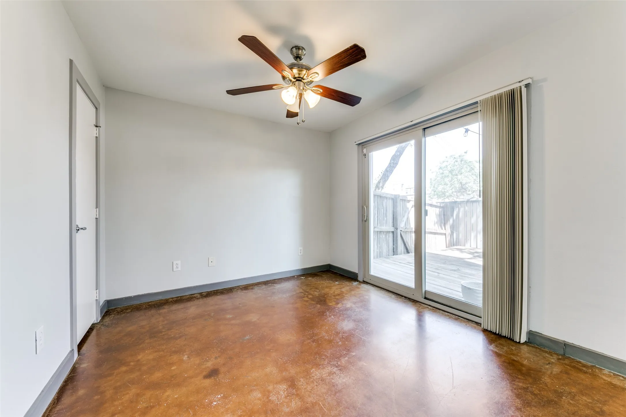 Townhouse For Rent in Dallas County , 3801 San Jacinto Street B, Dallas, Texas 75204, 2 Bedroom, 2 Bathroom, 2 Garage spaces, 1,712 Sqft, built in 2001, mls#21346950, Real Estate Agent in Dallas, Homes For Rent in Dallas county, Homes For Rent in Dallas, Realtor in Dallas Texas, Real Estate Brokerage Independent Realty Texas, Luminita Cordes Realtor