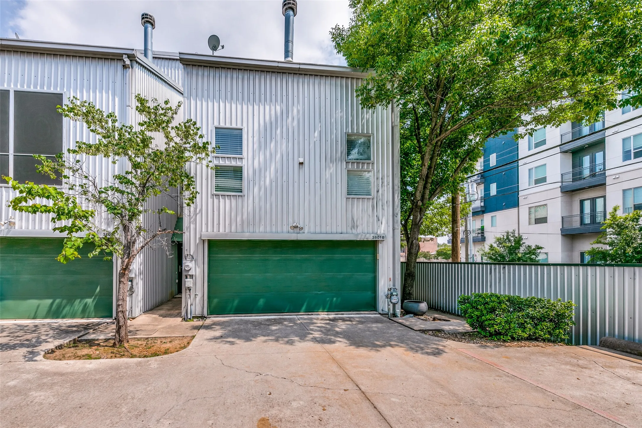 Townhouse For Rent in Dallas County , 3801 San Jacinto Street B, Dallas, Texas 75204, 2 Bedroom, 2 Bathroom, 2 Garage spaces, 1,712 Sqft, built in 2001, mls#21346950, Real Estate Agent in Dallas, Homes For Rent in Dallas county, Homes For Rent in Dallas, Realtor in Dallas Texas, Real Estate Brokerage Independent Realty Texas, Luminita Cordes Realtor