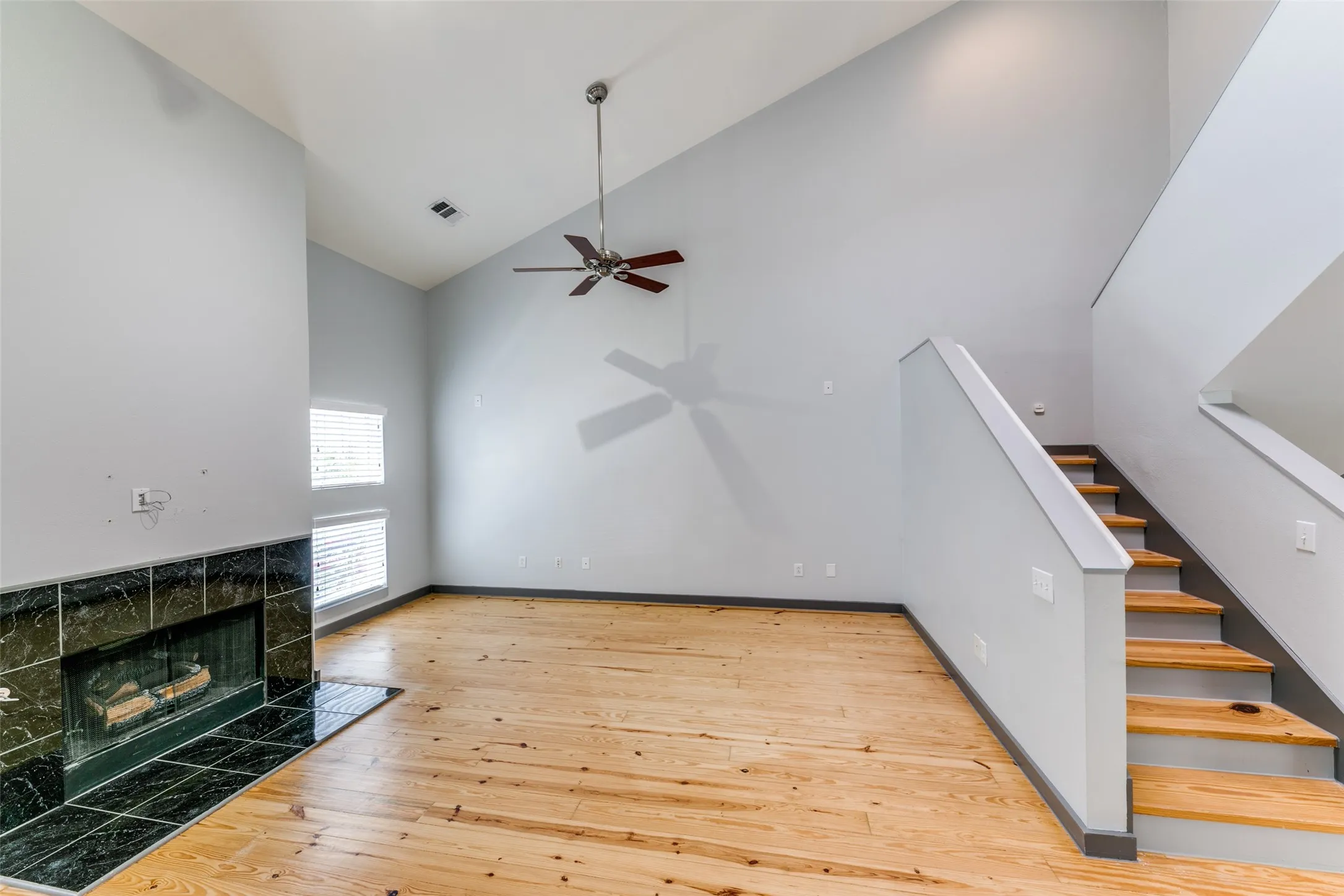 Townhouse For Rent in Dallas County , 3801 San Jacinto Street B, Dallas, Texas 75204, 2 Bedroom, 2 Bathroom, 2 Garage spaces, 1,712 Sqft, built in 2001, mls#21346950, Real Estate Agent in Dallas, Homes For Rent in Dallas county, Homes For Rent in Dallas, Realtor in Dallas Texas, Real Estate Brokerage Independent Realty Texas, Luminita Cordes Realtor