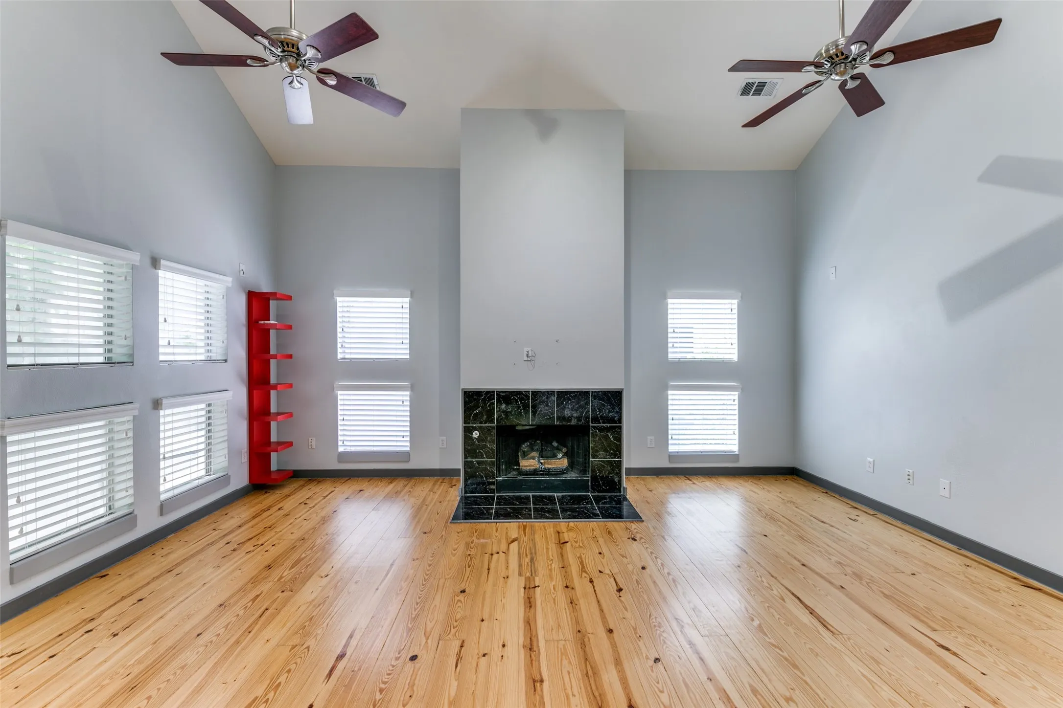 Townhouse For Rent in Dallas County , 3801 San Jacinto Street B, Dallas, Texas 75204, 2 Bedroom, 2 Bathroom, 2 Garage spaces, 1,712 Sqft, built in 2001, mls#21346950, Real Estate Agent in Dallas, Homes For Rent in Dallas county, Homes For Rent in Dallas, Realtor in Dallas Texas, Real Estate Brokerage Independent Realty Texas, Luminita Cordes Realtor