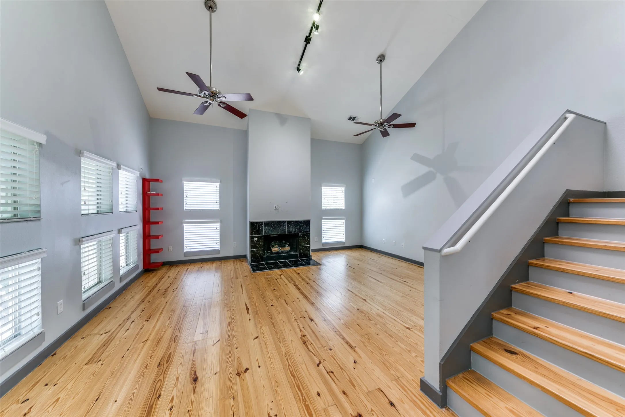 Townhouse For Rent in Dallas County , 3801 San Jacinto Street B, Dallas, Texas 75204, 2 Bedroom, 2 Bathroom, 2 Garage spaces, 1,712 Sqft, built in 2001, mls#21346950, Real Estate Agent in Dallas, Homes For Rent in Dallas county, Homes For Rent in Dallas, Realtor in Dallas Texas, Real Estate Brokerage Independent Realty Texas, Luminita Cordes Realtor