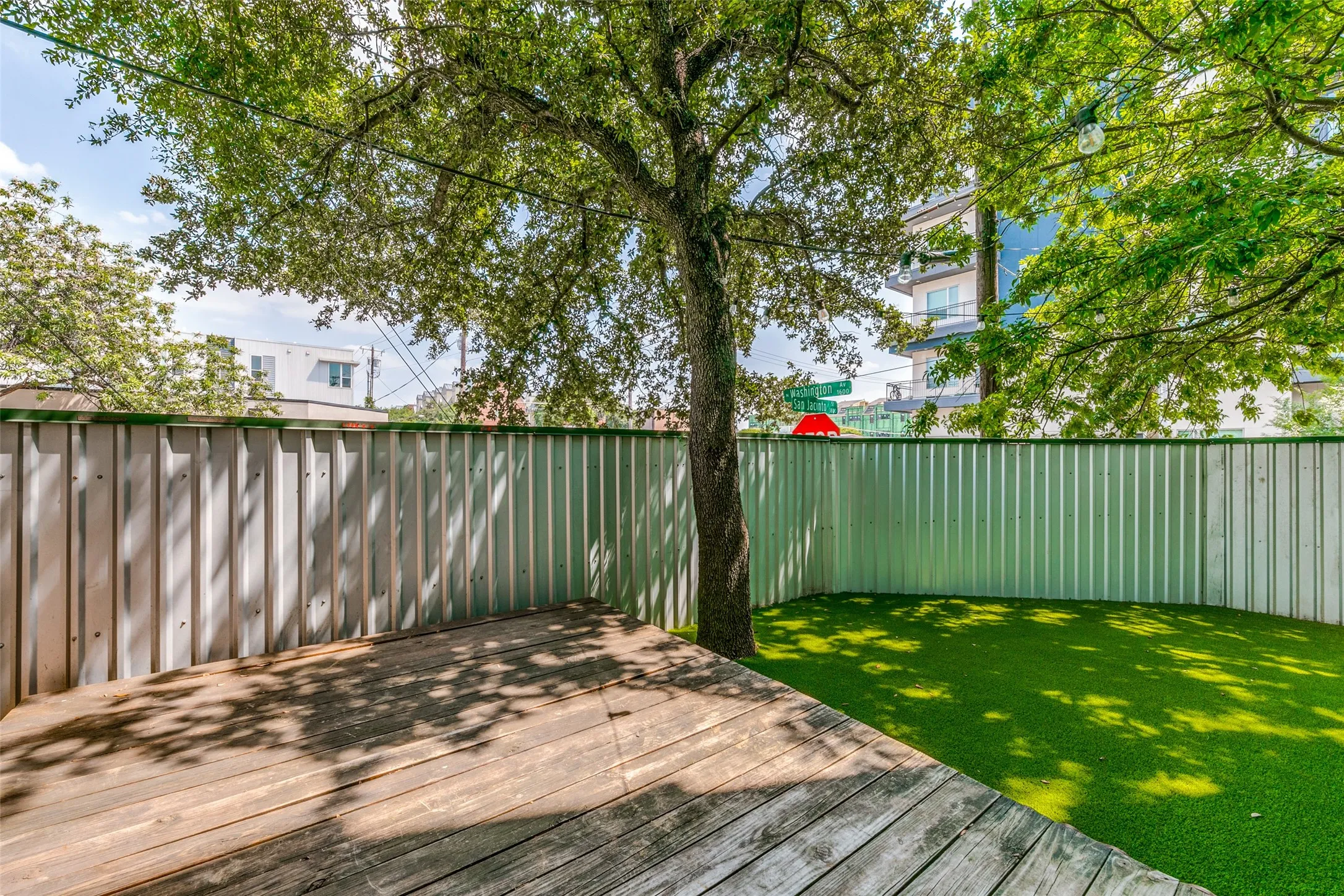 Townhouse For Rent in Dallas County , 3801 San Jacinto Street B, Dallas, Texas 75204, 2 Bedroom, 2 Bathroom, 2 Garage spaces, 1,712 Sqft, built in 2001, mls#21346950, Real Estate Agent in Dallas, Homes For Rent in Dallas county, Homes For Rent in Dallas, Realtor in Dallas Texas, Real Estate Brokerage Independent Realty Texas, Luminita Cordes Realtor