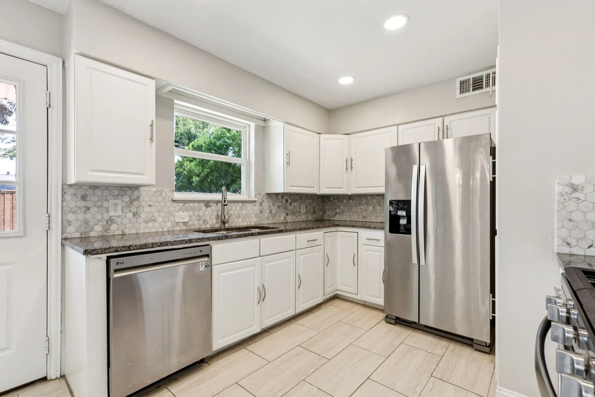Single Family Residence For Sale in Dallas County , 519 Royal Crest Drive, Richardson, Texas 75081, 3 Bedroom, 2 Bathroom, Garage spaces, 1,407 Sqft, built in 1959, mls#21344937, Real Estate Agent in Richardson, Homes For Sale in Dallas county, Homes For Sale in Richardson, Realtor in Richardson Texas, Real Estate Brokerage Independent Realty Texas, Luminita Cordes Realtor