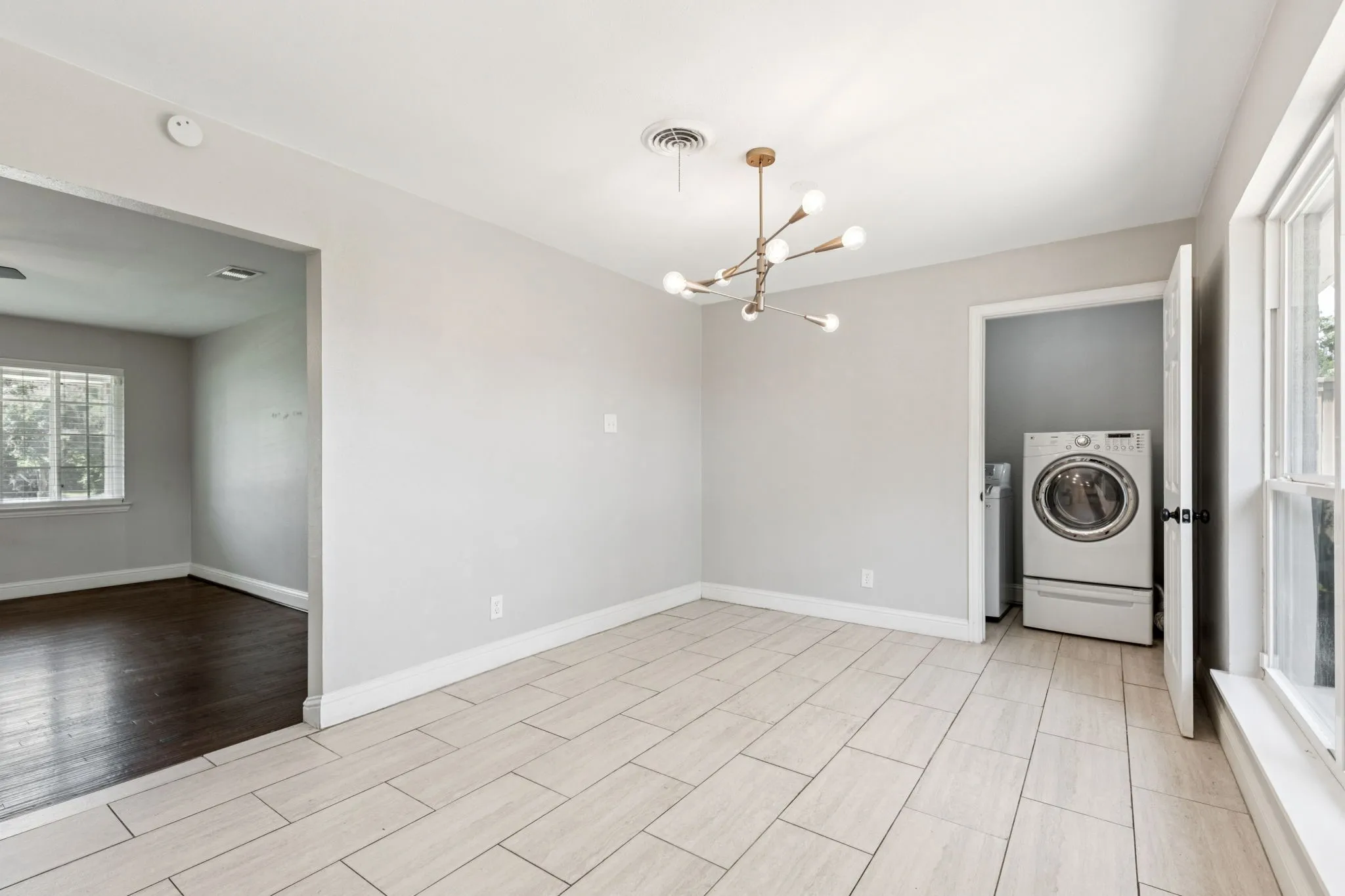 Single Family Residence For Sale in Dallas County , 519 Royal Crest Drive, Richardson, Texas 75081, 3 Bedroom, 2 Bathroom, Garage spaces, 1,407 Sqft, built in 1959, mls#21344937, Real Estate Agent in Richardson, Homes For Sale in Dallas county, Homes For Sale in Richardson, Realtor in Richardson Texas, Real Estate Brokerage Independent Realty Texas, Luminita Cordes Realtor