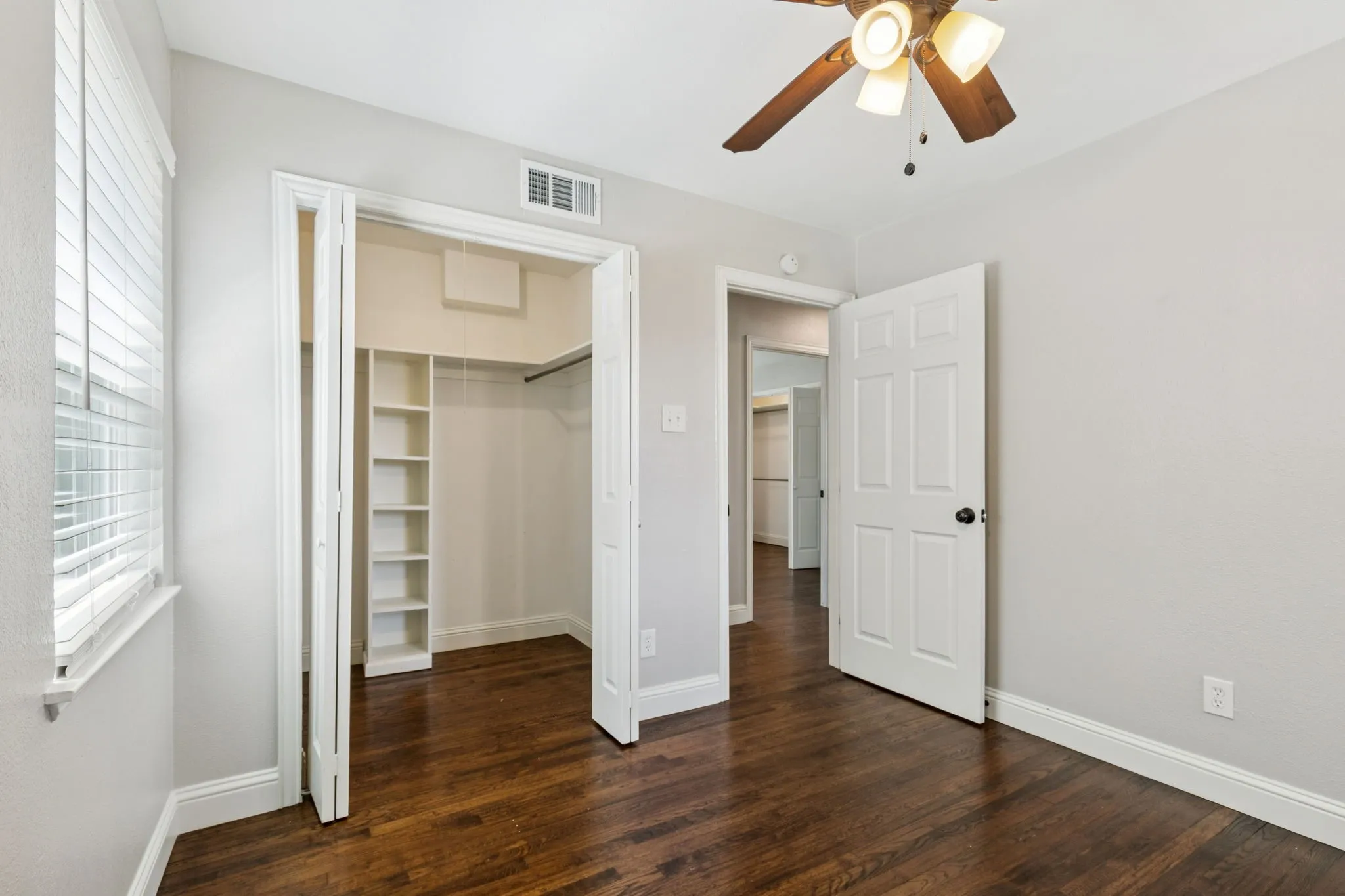 Single Family Residence For Sale in Dallas County , 519 Royal Crest Drive, Richardson, Texas 75081, 3 Bedroom, 2 Bathroom, Garage spaces, 1,407 Sqft, built in 1959, mls#21344937, Real Estate Agent in Richardson, Homes For Sale in Dallas county, Homes For Sale in Richardson, Realtor in Richardson Texas, Real Estate Brokerage Independent Realty Texas, Luminita Cordes Realtor