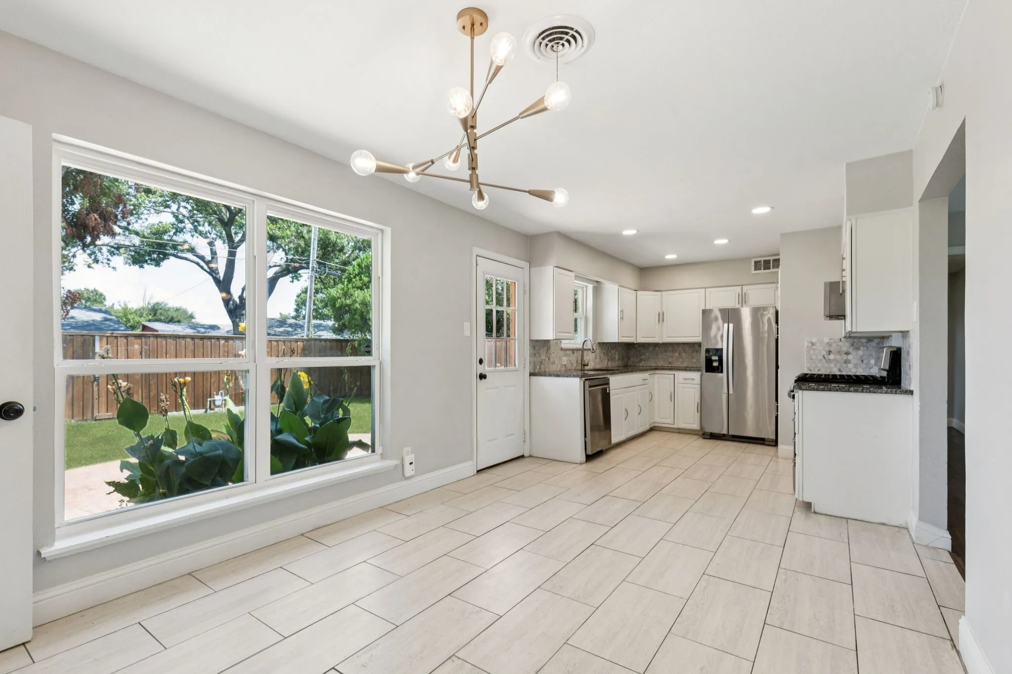 Single Family Residence For Sale in Dallas County , 519 Royal Crest Drive, Richardson, Texas 75081, 3 Bedroom, 2 Bathroom, Garage spaces, 1,407 Sqft, built in 1959, mls#21344937, Real Estate Agent in Richardson, Homes For Sale in Dallas county, Homes For Sale in Richardson, Realtor in Richardson Texas, Real Estate Brokerage Independent Realty Texas, Luminita Cordes Realtor