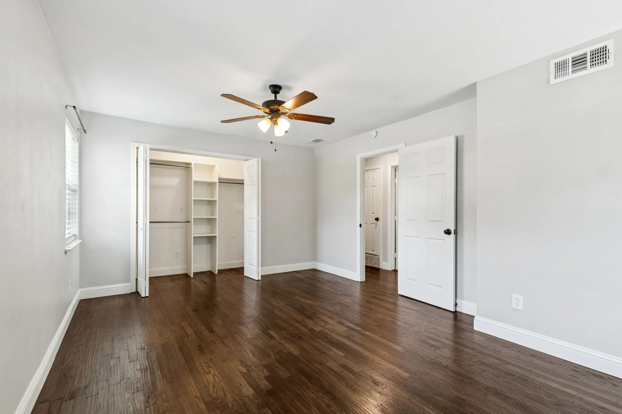 Single Family Residence For Sale in Dallas County , 519 Royal Crest Drive, Richardson, Texas 75081, 3 Bedroom, 2 Bathroom, Garage spaces, 1,407 Sqft, built in 1959, mls#21344937, Real Estate Agent in Richardson, Homes For Sale in Dallas county, Homes For Sale in Richardson, Realtor in Richardson Texas, Real Estate Brokerage Independent Realty Texas, Luminita Cordes Realtor