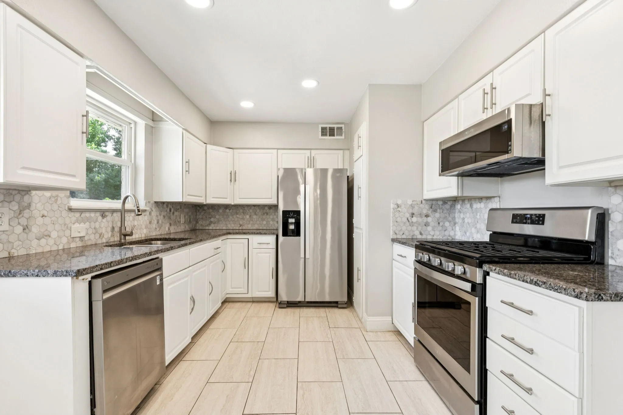 Single Family Residence For Sale in Dallas County , 519 Royal Crest Drive, Richardson, Texas 75081, 3 Bedroom, 2 Bathroom, Garage spaces, 1,407 Sqft, built in 1959, mls#21344937, Real Estate Agent in Richardson, Homes For Sale in Dallas county, Homes For Sale in Richardson, Realtor in Richardson Texas, Real Estate Brokerage Independent Realty Texas, Luminita Cordes Realtor