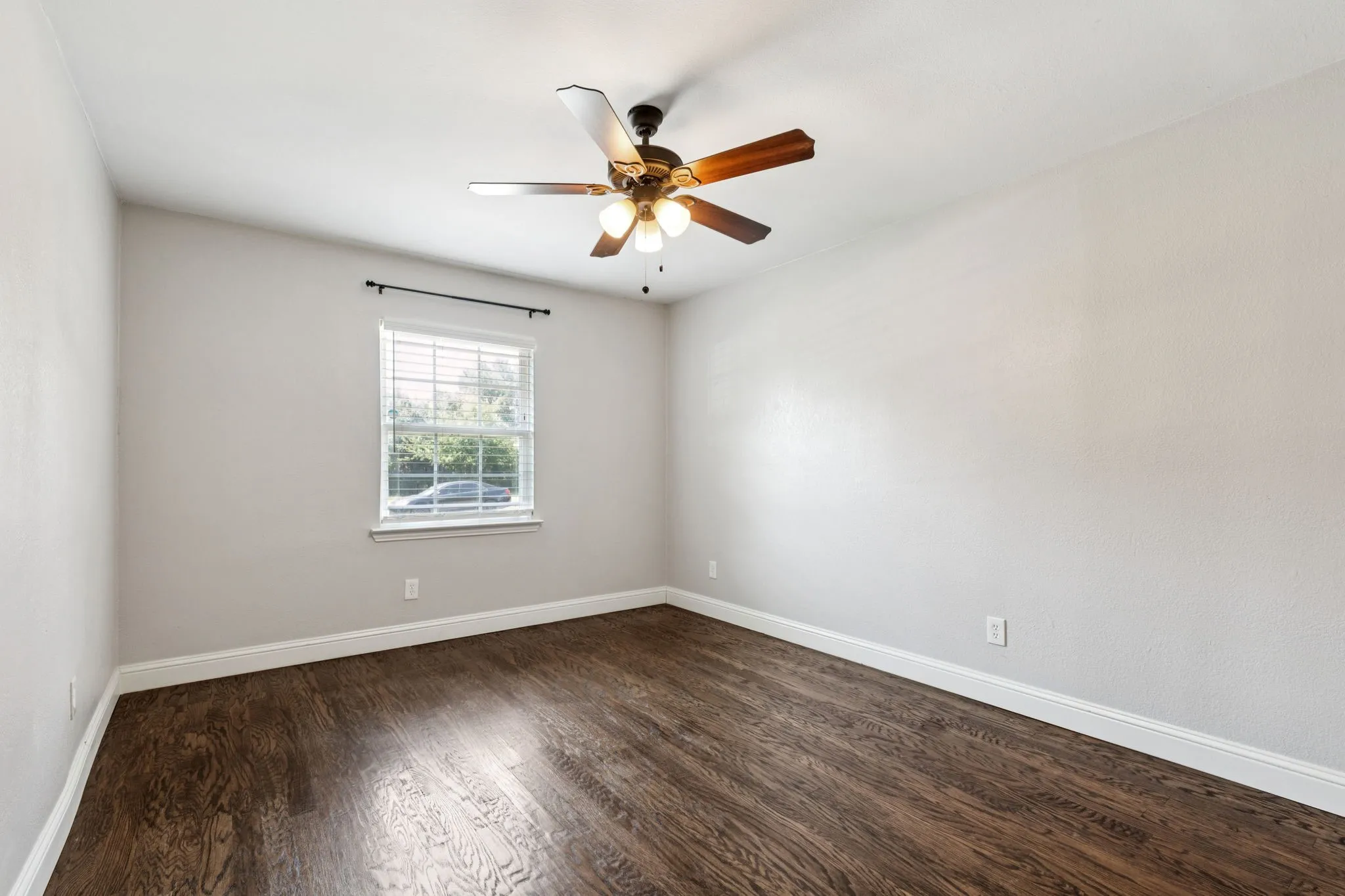 Single Family Residence For Sale in Dallas County , 519 Royal Crest Drive, Richardson, Texas 75081, 3 Bedroom, 2 Bathroom, Garage spaces, 1,407 Sqft, built in 1959, mls#21344937, Real Estate Agent in Richardson, Homes For Sale in Dallas county, Homes For Sale in Richardson, Realtor in Richardson Texas, Real Estate Brokerage Independent Realty Texas, Luminita Cordes Realtor